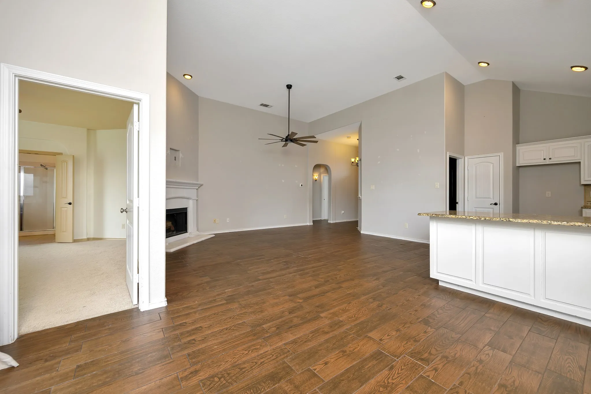 Single Family Residence For Sale in Tarrant County , 545 Wild Ivy Trail, Fort Worth, Texas 76052, 3 Bedroom, 2 Bathroom, 2 Garage spaces, 1,609 Sqft, built in 2012, mls#21409486, Real Estate Agent in Fort Worth, Homes For Sale in Tarrant county, Homes For Sale in Fort Worth, Realtor in Fort Worth Texas, Real Estate Brokerage Independent Realty Texas, Luminita Cordes Realtor
