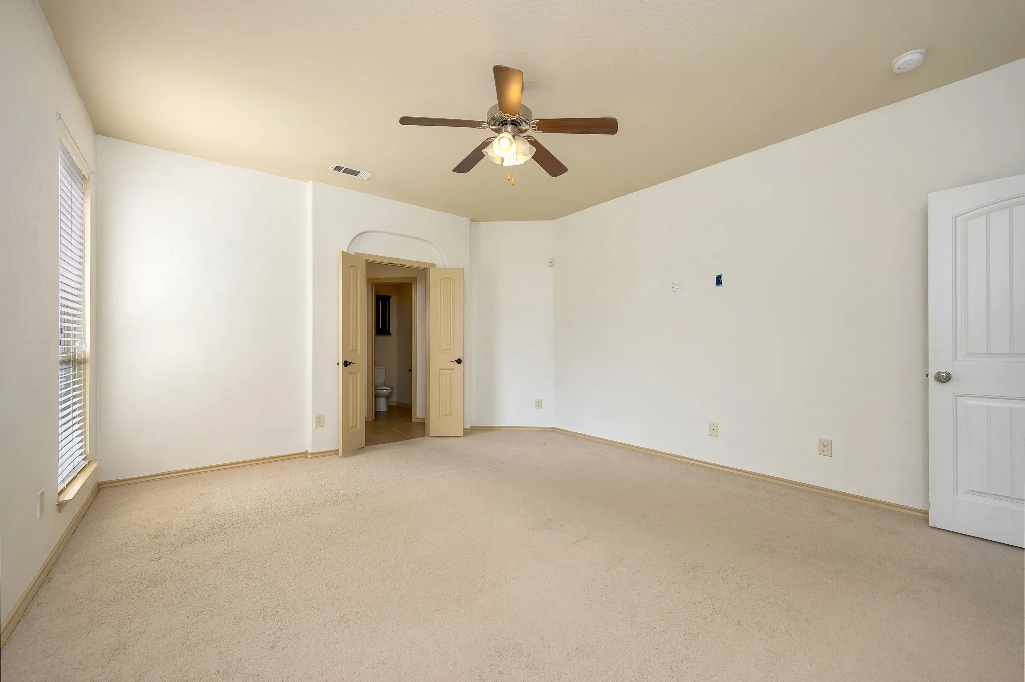 Single Family Residence For Sale in Tarrant County , 545 Wild Ivy Trail, Fort Worth, Texas 76052, 3 Bedroom, 2 Bathroom, 2 Garage spaces, 1,609 Sqft, built in 2012, mls#21409486, Real Estate Agent in Fort Worth, Homes For Sale in Tarrant county, Homes For Sale in Fort Worth, Realtor in Fort Worth Texas, Real Estate Brokerage Independent Realty Texas, Luminita Cordes Realtor