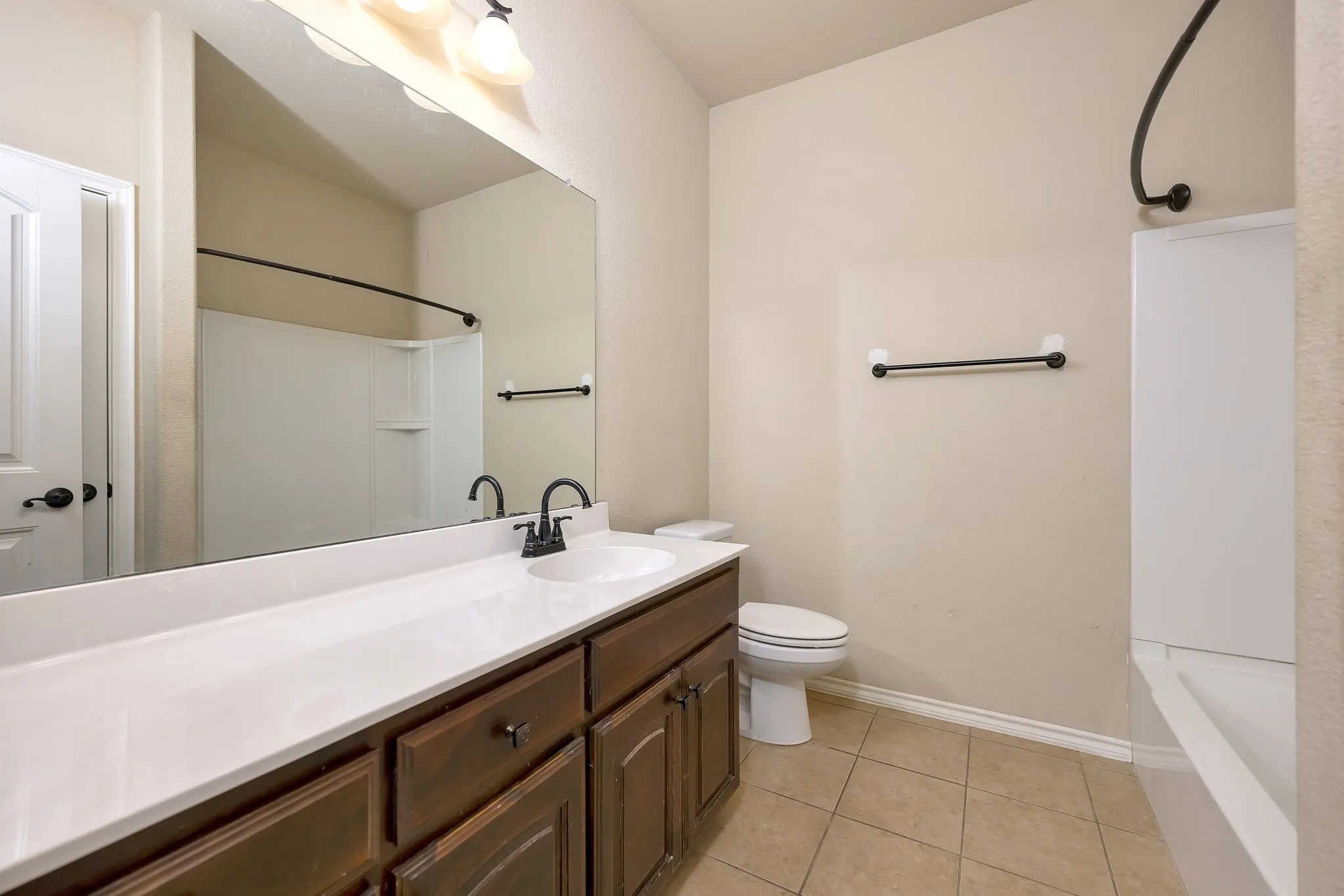 Single Family Residence For Sale in Tarrant County , 545 Wild Ivy Trail, Fort Worth, Texas 76052, 3 Bedroom, 2 Bathroom, 2 Garage spaces, 1,609 Sqft, built in 2012, mls#21409486, Real Estate Agent in Fort Worth, Homes For Sale in Tarrant county, Homes For Sale in Fort Worth, Realtor in Fort Worth Texas, Real Estate Brokerage Independent Realty Texas, Luminita Cordes Realtor