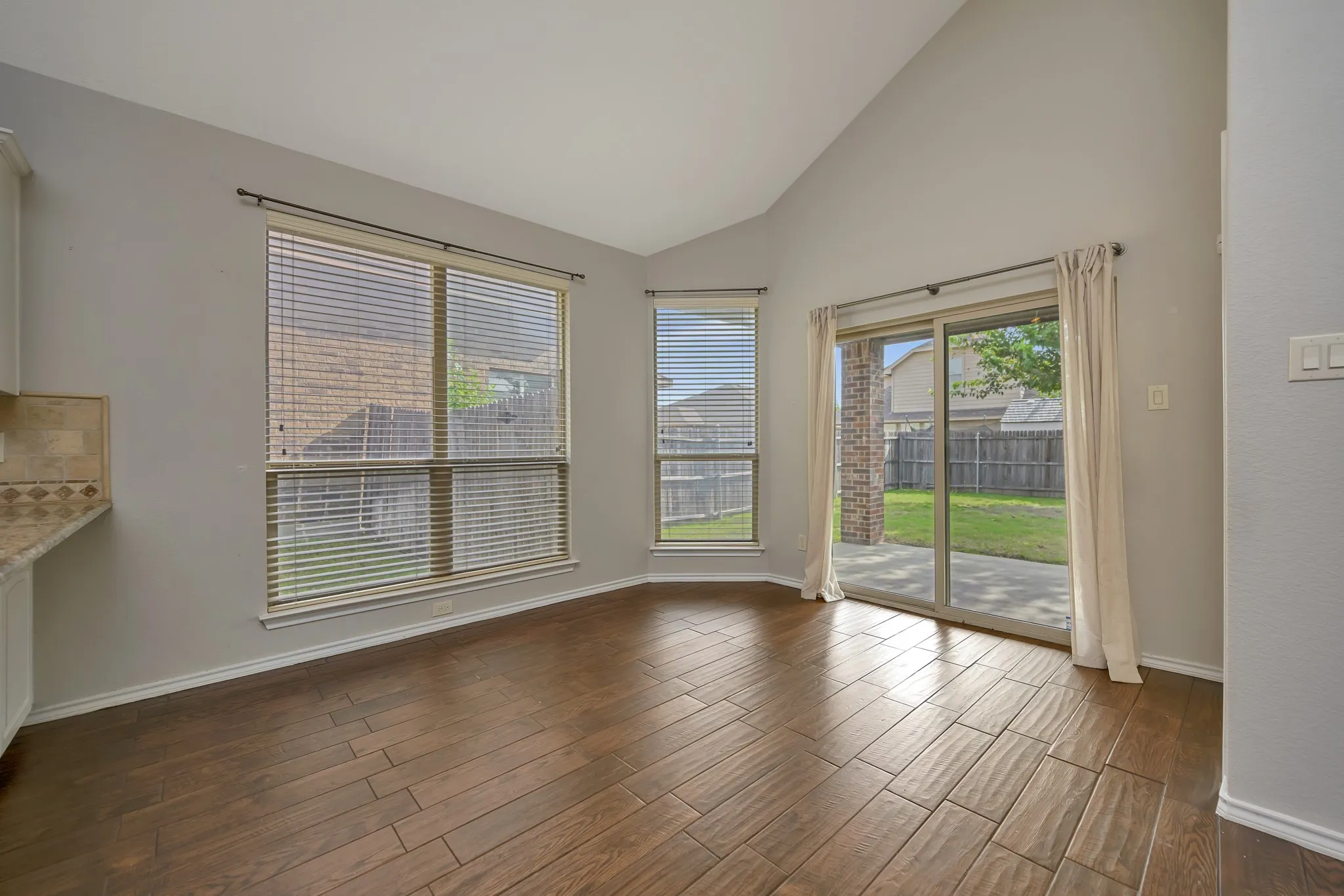 Single Family Residence For Sale in Tarrant County , 545 Wild Ivy Trail, Fort Worth, Texas 76052, 3 Bedroom, 2 Bathroom, 2 Garage spaces, 1,609 Sqft, built in 2012, mls#21409486, Real Estate Agent in Fort Worth, Homes For Sale in Tarrant county, Homes For Sale in Fort Worth, Realtor in Fort Worth Texas, Real Estate Brokerage Independent Realty Texas, Luminita Cordes Realtor