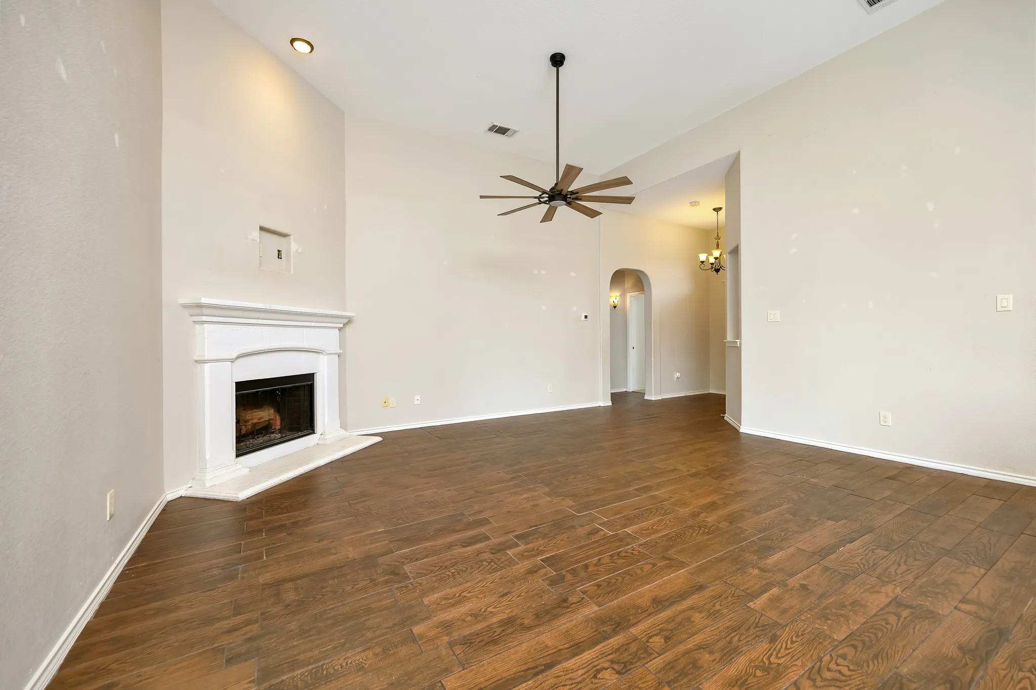 Single Family Residence For Sale in Tarrant County , 545 Wild Ivy Trail, Fort Worth, Texas 76052, 3 Bedroom, 2 Bathroom, 2 Garage spaces, 1,609 Sqft, built in 2012, mls#21409486, Real Estate Agent in Fort Worth, Homes For Sale in Tarrant county, Homes For Sale in Fort Worth, Realtor in Fort Worth Texas, Real Estate Brokerage Independent Realty Texas, Luminita Cordes Realtor