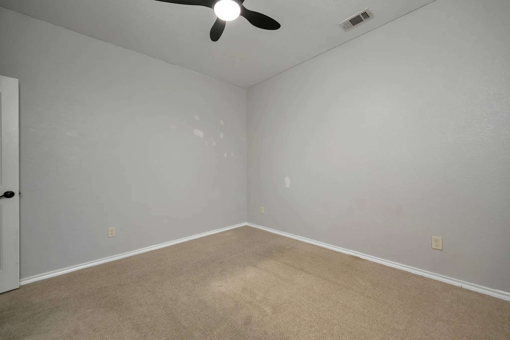 Single Family Residence For Sale in Tarrant County , 545 Wild Ivy Trail, Fort Worth, Texas 76052, 3 Bedroom, 2 Bathroom, 2 Garage spaces, 1,609 Sqft, built in 2012, mls#21409486, Real Estate Agent in Fort Worth, Homes For Sale in Tarrant county, Homes For Sale in Fort Worth, Realtor in Fort Worth Texas, Real Estate Brokerage Independent Realty Texas, Luminita Cordes Realtor