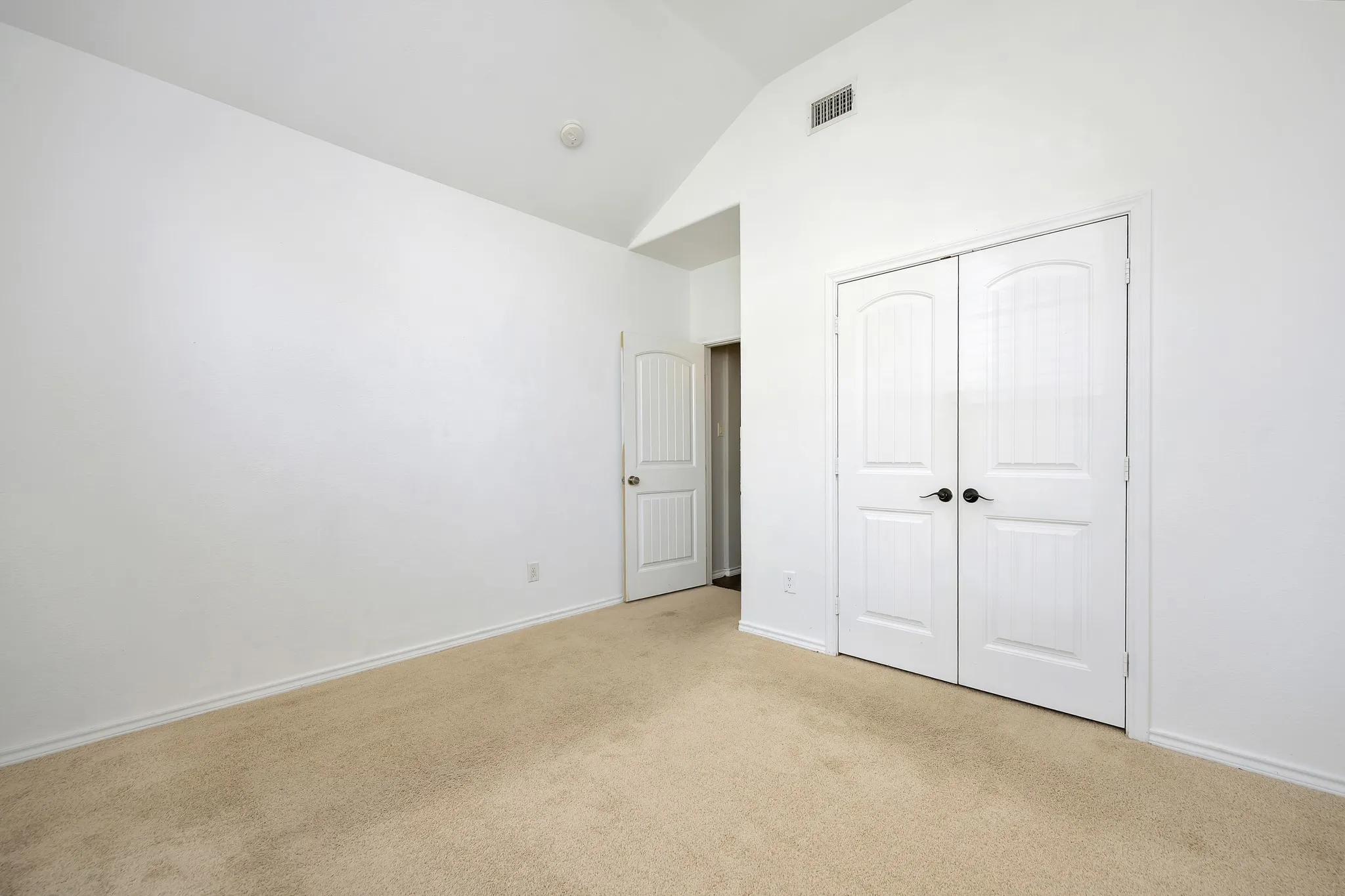 Single Family Residence For Sale in Tarrant County , 545 Wild Ivy Trail, Fort Worth, Texas 76052, 3 Bedroom, 2 Bathroom, 2 Garage spaces, 1,609 Sqft, built in 2012, mls#21409486, Real Estate Agent in Fort Worth, Homes For Sale in Tarrant county, Homes For Sale in Fort Worth, Realtor in Fort Worth Texas, Real Estate Brokerage Independent Realty Texas, Luminita Cordes Realtor