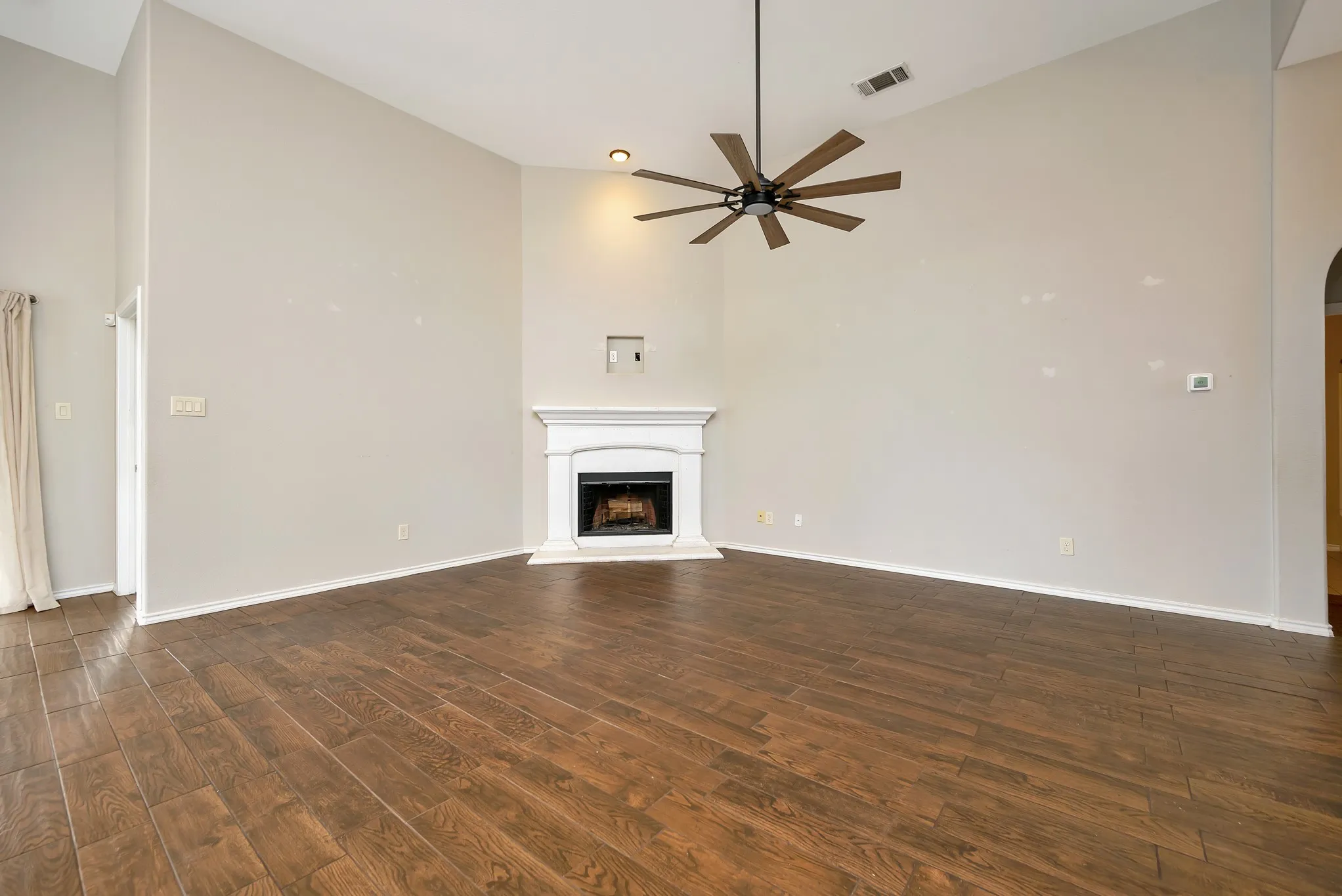 Single Family Residence For Sale in Tarrant County , 545 Wild Ivy Trail, Fort Worth, Texas 76052, 3 Bedroom, 2 Bathroom, 2 Garage spaces, 1,609 Sqft, built in 2012, mls#21409486, Real Estate Agent in Fort Worth, Homes For Sale in Tarrant county, Homes For Sale in Fort Worth, Realtor in Fort Worth Texas, Real Estate Brokerage Independent Realty Texas, Luminita Cordes Realtor
