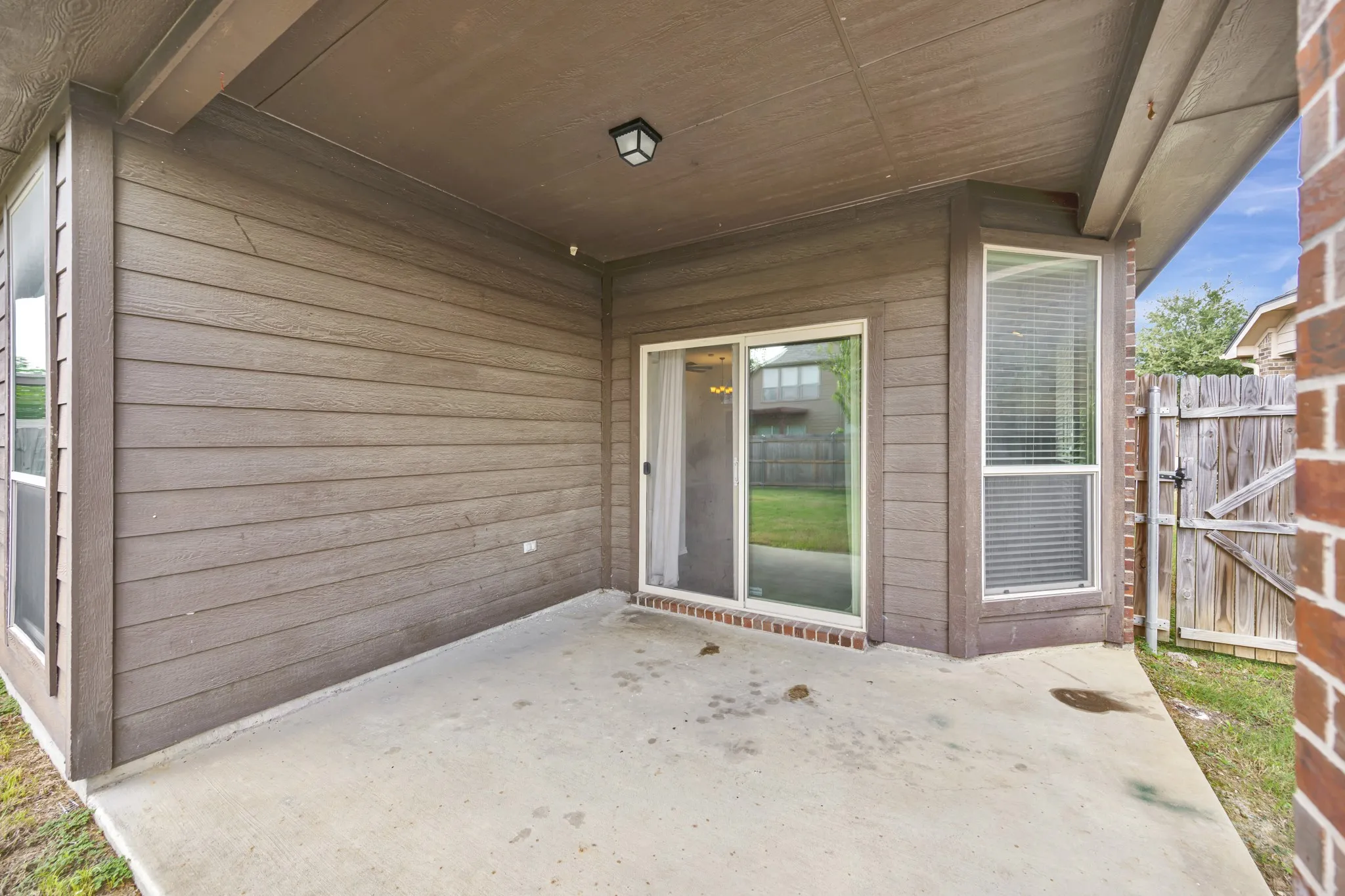 Single Family Residence For Sale in Tarrant County , 545 Wild Ivy Trail, Fort Worth, Texas 76052, 3 Bedroom, 2 Bathroom, 2 Garage spaces, 1,609 Sqft, built in 2012, mls#21409486, Real Estate Agent in Fort Worth, Homes For Sale in Tarrant county, Homes For Sale in Fort Worth, Realtor in Fort Worth Texas, Real Estate Brokerage Independent Realty Texas, Luminita Cordes Realtor