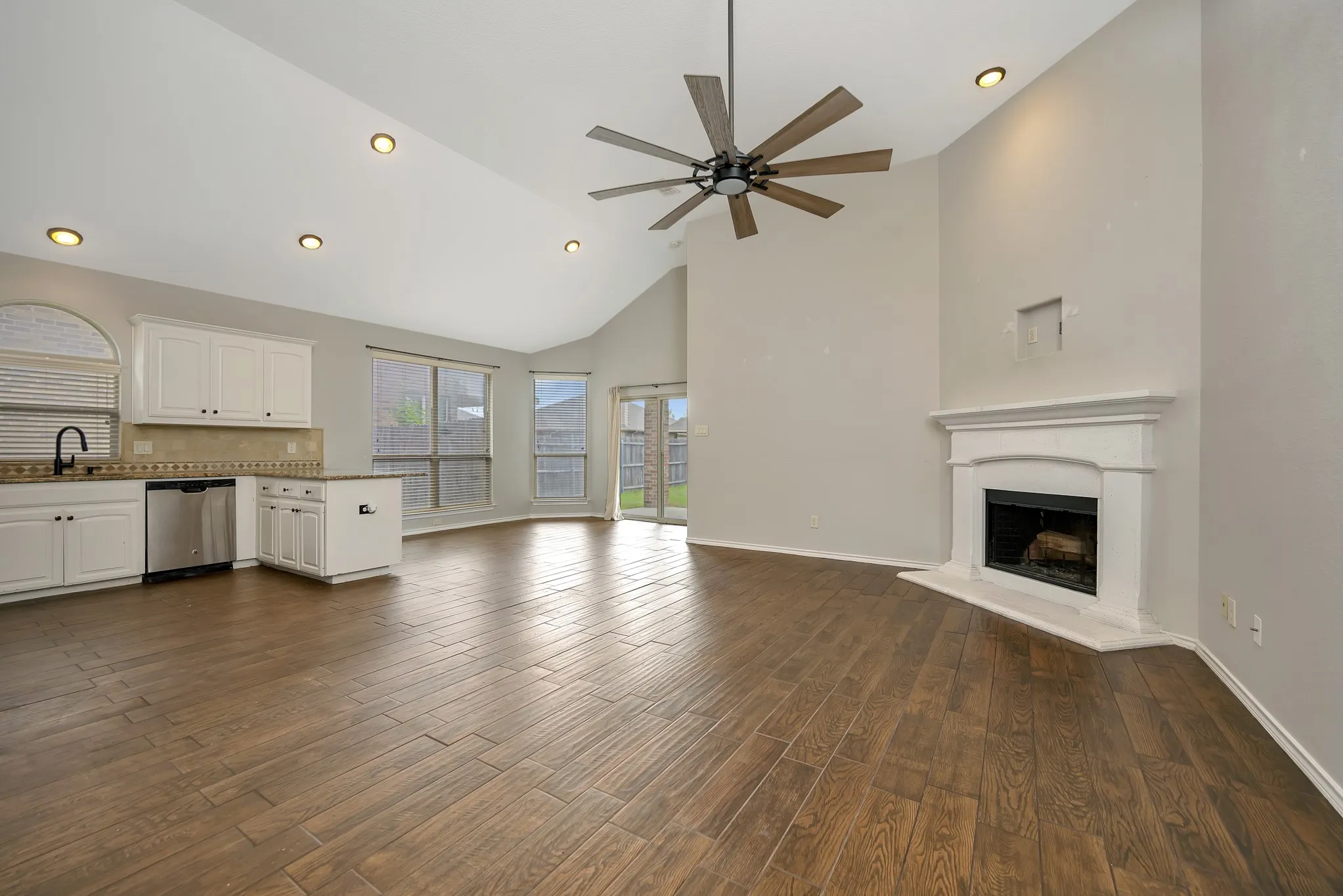 Single Family Residence For Sale in Tarrant County , 545 Wild Ivy Trail, Fort Worth, Texas 76052, 3 Bedroom, 2 Bathroom, 2 Garage spaces, 1,609 Sqft, built in 2012, mls#21409486, Real Estate Agent in Fort Worth, Homes For Sale in Tarrant county, Homes For Sale in Fort Worth, Realtor in Fort Worth Texas, Real Estate Brokerage Independent Realty Texas, Luminita Cordes Realtor