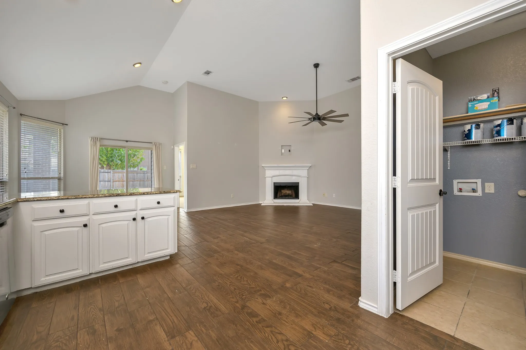 Single Family Residence For Sale in Tarrant County , 545 Wild Ivy Trail, Fort Worth, Texas 76052, 3 Bedroom, 2 Bathroom, 2 Garage spaces, 1,609 Sqft, built in 2012, mls#21409486, Real Estate Agent in Fort Worth, Homes For Sale in Tarrant county, Homes For Sale in Fort Worth, Realtor in Fort Worth Texas, Real Estate Brokerage Independent Realty Texas, Luminita Cordes Realtor