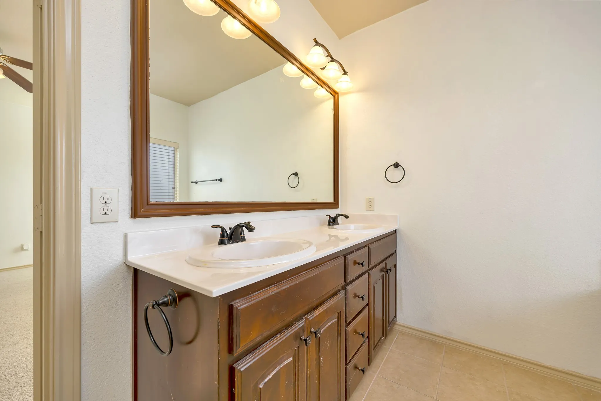 Single Family Residence For Sale in Tarrant County , 545 Wild Ivy Trail, Fort Worth, Texas 76052, 3 Bedroom, 2 Bathroom, 2 Garage spaces, 1,609 Sqft, built in 2012, mls#21409486, Real Estate Agent in Fort Worth, Homes For Sale in Tarrant county, Homes For Sale in Fort Worth, Realtor in Fort Worth Texas, Real Estate Brokerage Independent Realty Texas, Luminita Cordes Realtor