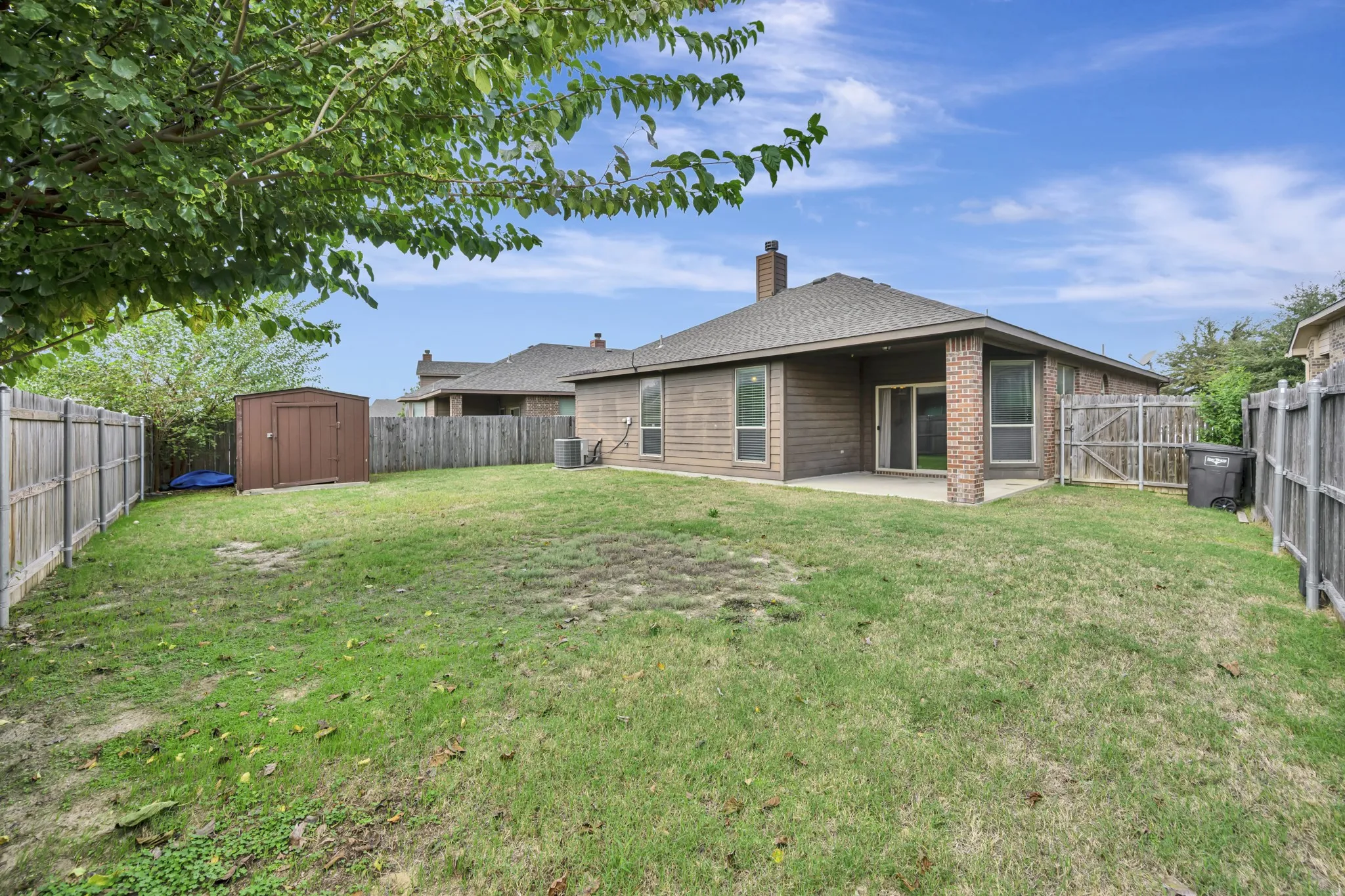 Single Family Residence For Sale in Tarrant County , 545 Wild Ivy Trail, Fort Worth, Texas 76052, 3 Bedroom, 2 Bathroom, 2 Garage spaces, 1,609 Sqft, built in 2012, mls#21409486, Real Estate Agent in Fort Worth, Homes For Sale in Tarrant county, Homes For Sale in Fort Worth, Realtor in Fort Worth Texas, Real Estate Brokerage Independent Realty Texas, Luminita Cordes Realtor