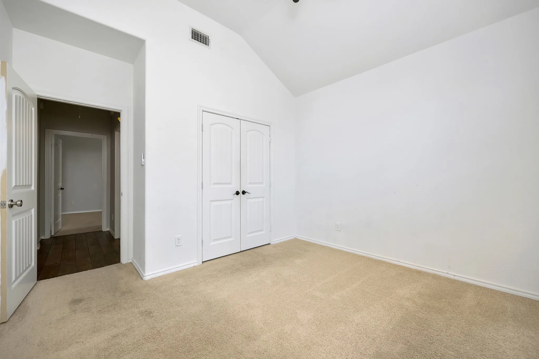 Single Family Residence For Sale in Tarrant County , 545 Wild Ivy Trail, Fort Worth, Texas 76052, 3 Bedroom, 2 Bathroom, 2 Garage spaces, 1,609 Sqft, built in 2012, mls#21409486, Real Estate Agent in Fort Worth, Homes For Sale in Tarrant county, Homes For Sale in Fort Worth, Realtor in Fort Worth Texas, Real Estate Brokerage Independent Realty Texas, Luminita Cordes Realtor