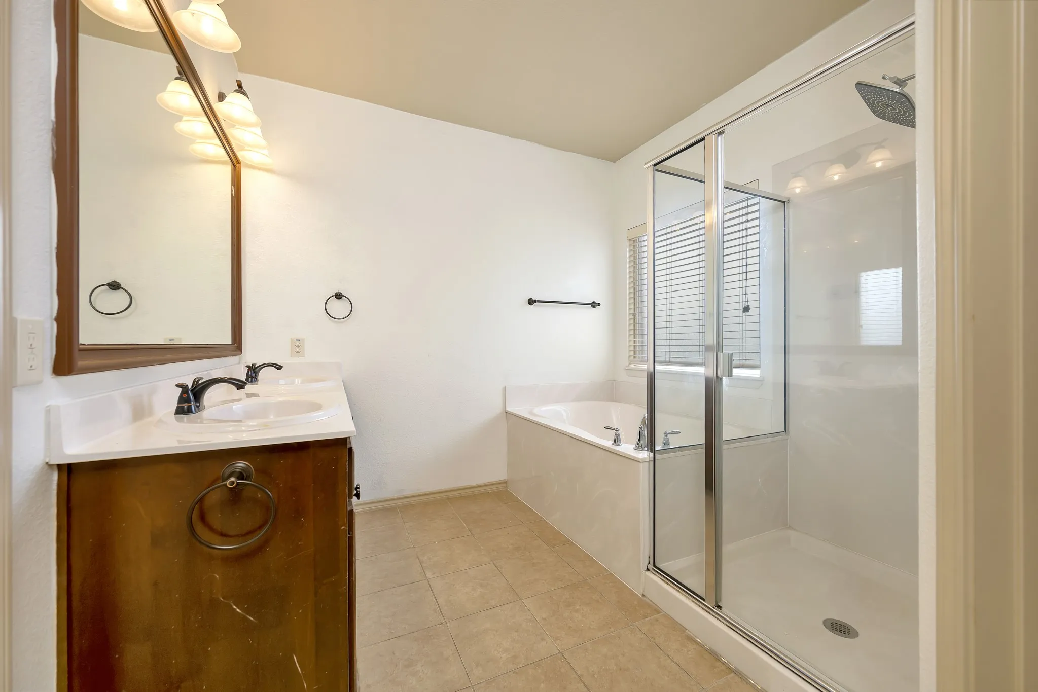 Single Family Residence For Sale in Tarrant County , 545 Wild Ivy Trail, Fort Worth, Texas 76052, 3 Bedroom, 2 Bathroom, 2 Garage spaces, 1,609 Sqft, built in 2012, mls#21409486, Real Estate Agent in Fort Worth, Homes For Sale in Tarrant county, Homes For Sale in Fort Worth, Realtor in Fort Worth Texas, Real Estate Brokerage Independent Realty Texas, Luminita Cordes Realtor