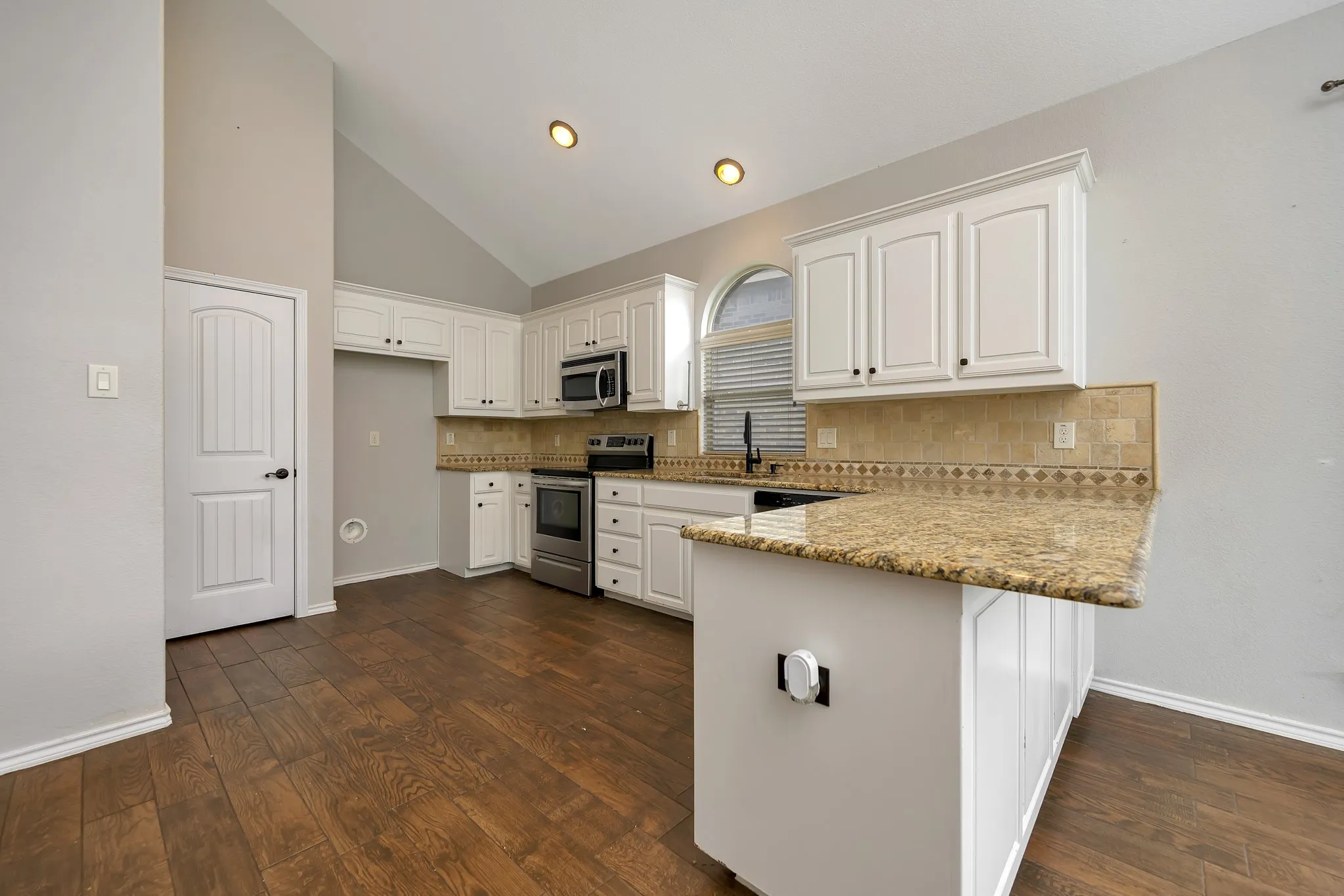 Single Family Residence For Sale in Tarrant County , 545 Wild Ivy Trail, Fort Worth, Texas 76052, 3 Bedroom, 2 Bathroom, 2 Garage spaces, 1,609 Sqft, built in 2012, mls#21409486, Real Estate Agent in Fort Worth, Homes For Sale in Tarrant county, Homes For Sale in Fort Worth, Realtor in Fort Worth Texas, Real Estate Brokerage Independent Realty Texas, Luminita Cordes Realtor