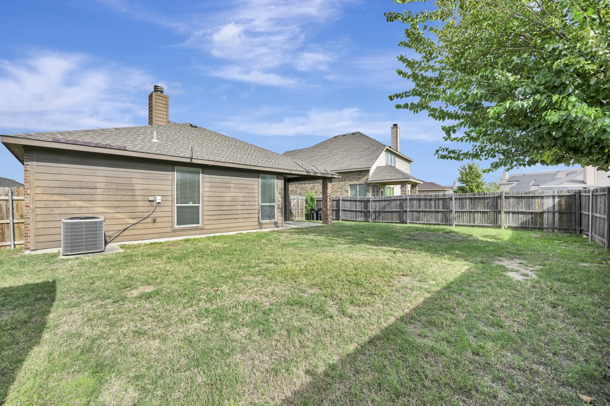 Single Family Residence For Sale in Tarrant County , 545 Wild Ivy Trail, Fort Worth, Texas 76052, 3 Bedroom, 2 Bathroom, 2 Garage spaces, 1,609 Sqft, built in 2012, mls#21409486, Real Estate Agent in Fort Worth, Homes For Sale in Tarrant county, Homes For Sale in Fort Worth, Realtor in Fort Worth Texas, Real Estate Brokerage Independent Realty Texas, Luminita Cordes Realtor