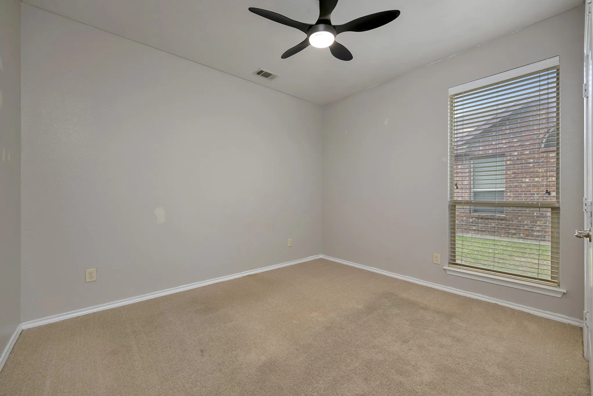 Single Family Residence For Sale in Tarrant County , 545 Wild Ivy Trail, Fort Worth, Texas 76052, 3 Bedroom, 2 Bathroom, 2 Garage spaces, 1,609 Sqft, built in 2012, mls#21409486, Real Estate Agent in Fort Worth, Homes For Sale in Tarrant county, Homes For Sale in Fort Worth, Realtor in Fort Worth Texas, Real Estate Brokerage Independent Realty Texas, Luminita Cordes Realtor
