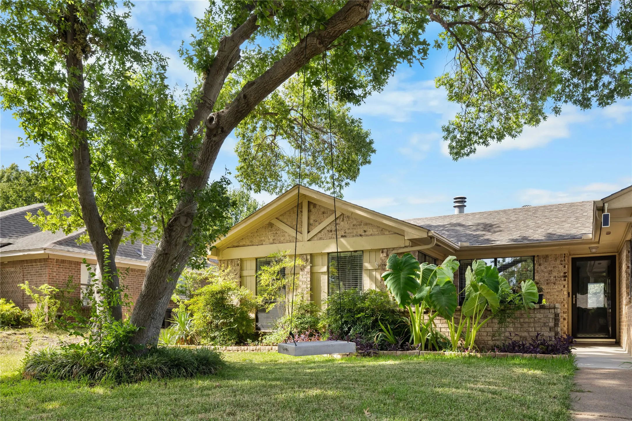 Single Family Residence For Rent in Collin County , 1317 Seabrook Drive, Plano, Texas 75023, 3 Bedroom, 2 Bathroom, 2 Garage spaces, 1,755 Sqft, built in 1982, mls#21411702, Real Estate Agent in Plano, Homes For Rent in Collin county, Homes For Rent in Plano, Realtor in Plano Texas, Real Estate Brokerage Independent Realty Texas, Luminita Cordes Realtor