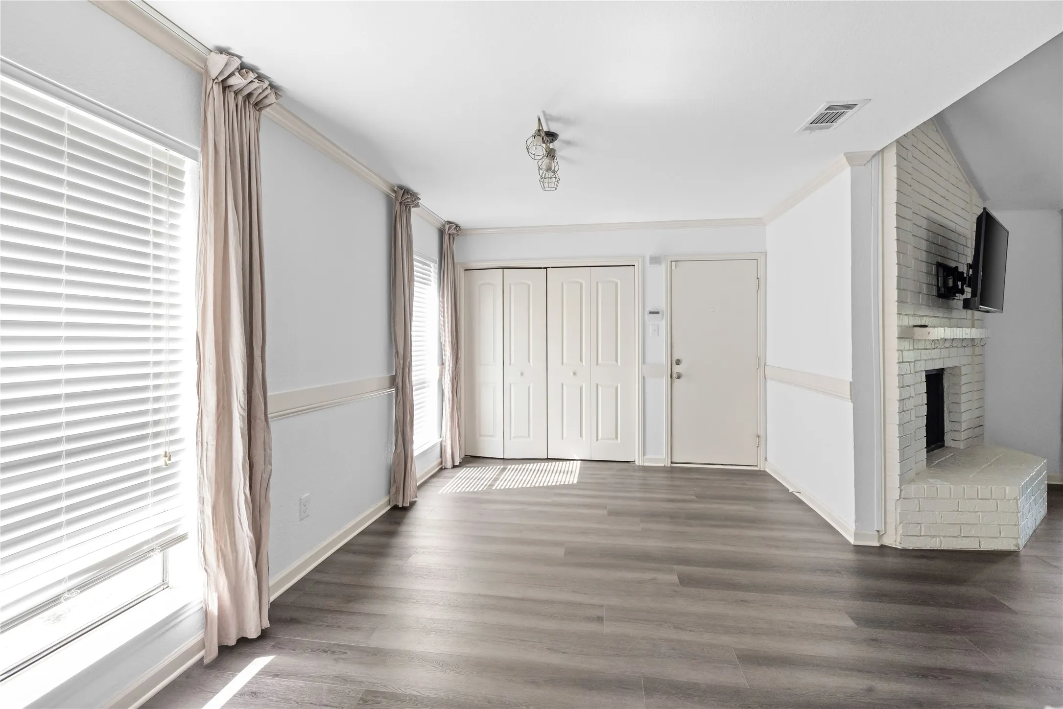 Single Family Residence For Rent in Collin County , 1317 Seabrook Drive, Plano, Texas 75023, 3 Bedroom, 2 Bathroom, 2 Garage spaces, 1,755 Sqft, built in 1982, mls#21411702, Real Estate Agent in Plano, Homes For Rent in Collin county, Homes For Rent in Plano, Realtor in Plano Texas, Real Estate Brokerage Independent Realty Texas, Luminita Cordes Realtor