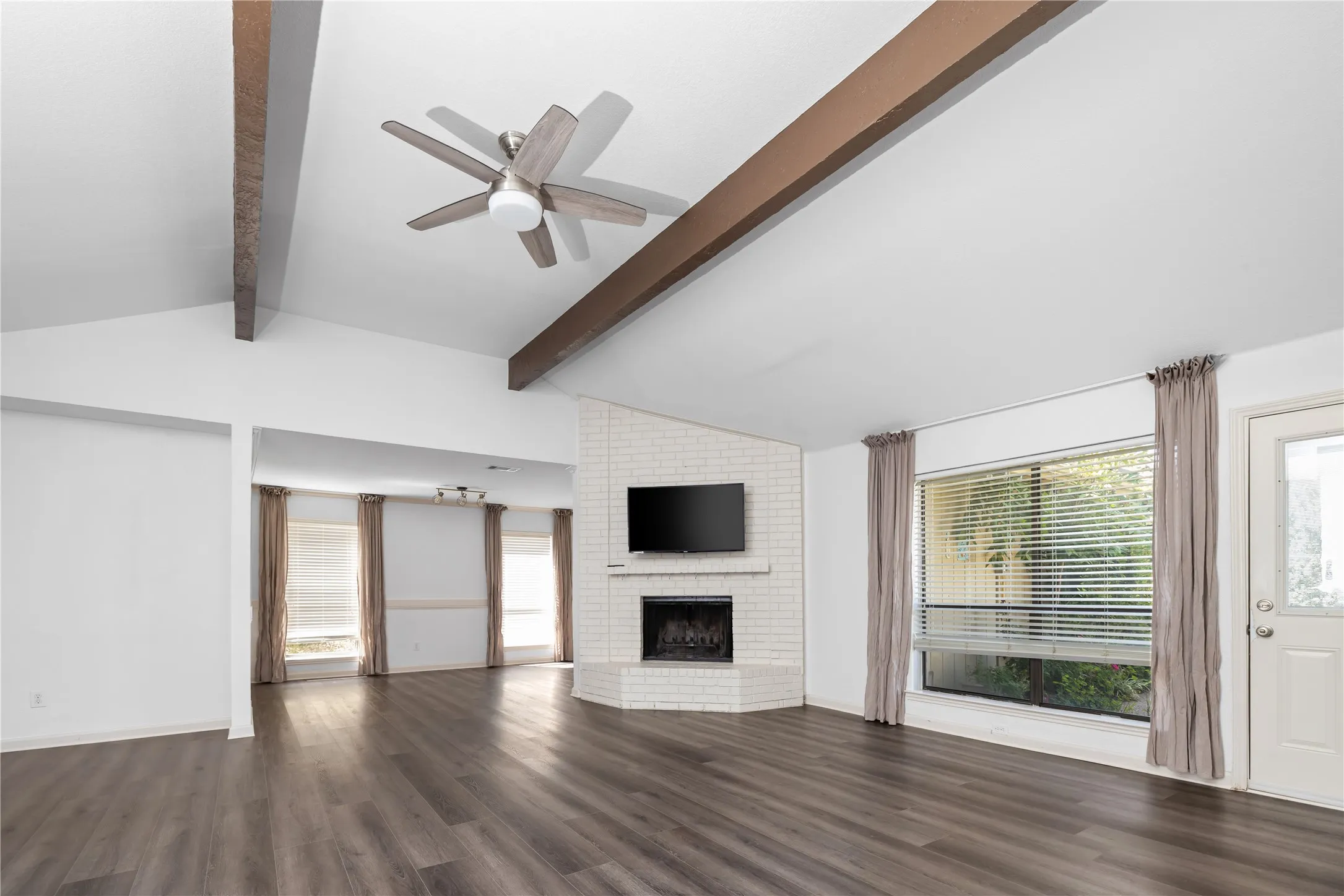 Single Family Residence For Rent in Collin County , 1317 Seabrook Drive, Plano, Texas 75023, 3 Bedroom, 2 Bathroom, 2 Garage spaces, 1,755 Sqft, built in 1982, mls#21411702, Real Estate Agent in Plano, Homes For Rent in Collin county, Homes For Rent in Plano, Realtor in Plano Texas, Real Estate Brokerage Independent Realty Texas, Luminita Cordes Realtor