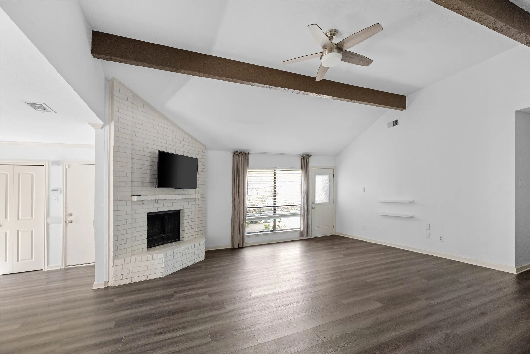 Single Family Residence For Rent in Collin County , 1317 Seabrook Drive, Plano, Texas 75023, 3 Bedroom, 2 Bathroom, 2 Garage spaces, 1,755 Sqft, built in 1982, mls#21411702, Real Estate Agent in Plano, Homes For Rent in Collin county, Homes For Rent in Plano, Realtor in Plano Texas, Real Estate Brokerage Independent Realty Texas, Luminita Cordes Realtor