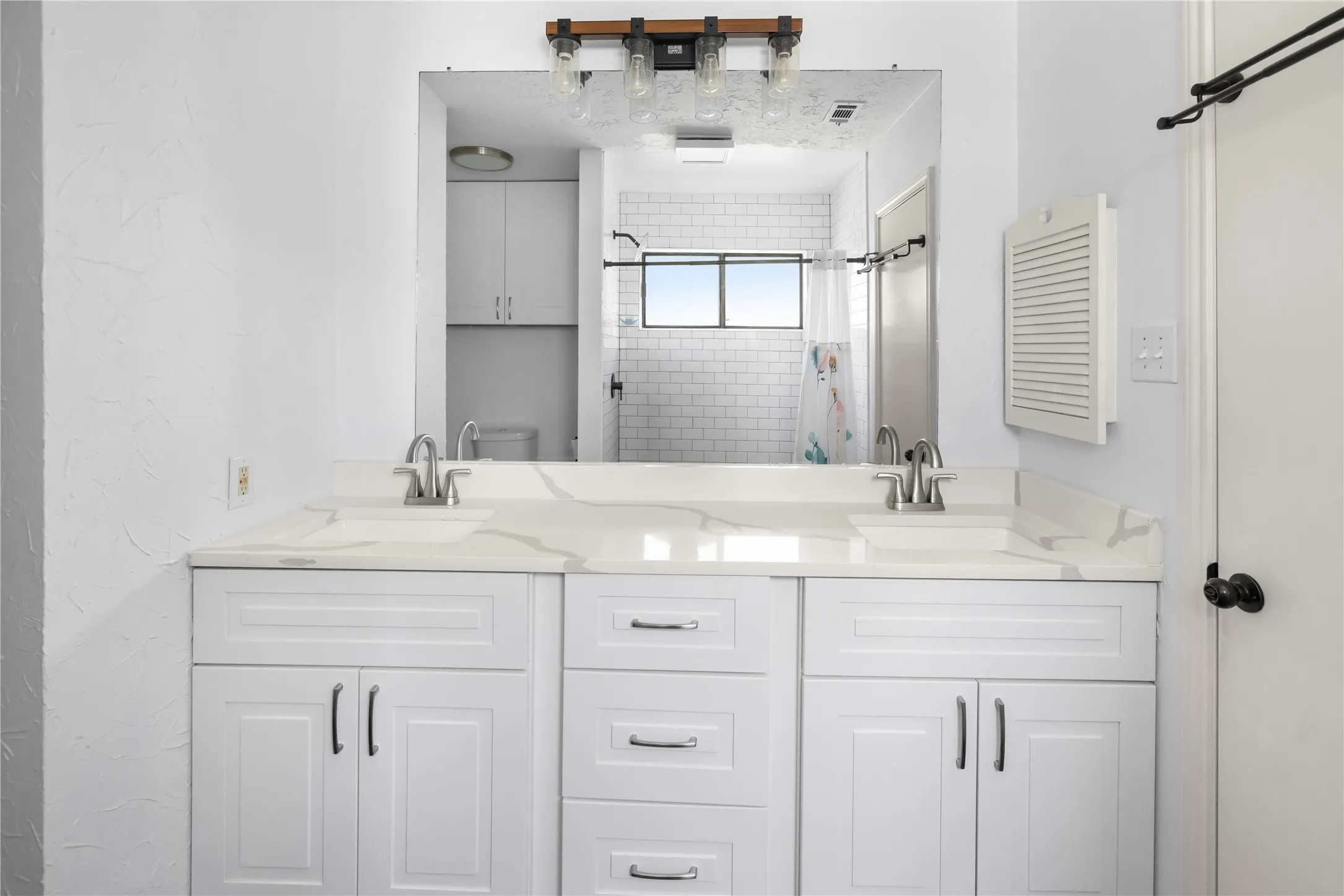 Single Family Residence For Rent in Collin County , 1317 Seabrook Drive, Plano, Texas 75023, 3 Bedroom, 2 Bathroom, 2 Garage spaces, 1,755 Sqft, built in 1982, mls#21411702, Real Estate Agent in Plano, Homes For Rent in Collin county, Homes For Rent in Plano, Realtor in Plano Texas, Real Estate Brokerage Independent Realty Texas, Luminita Cordes Realtor
