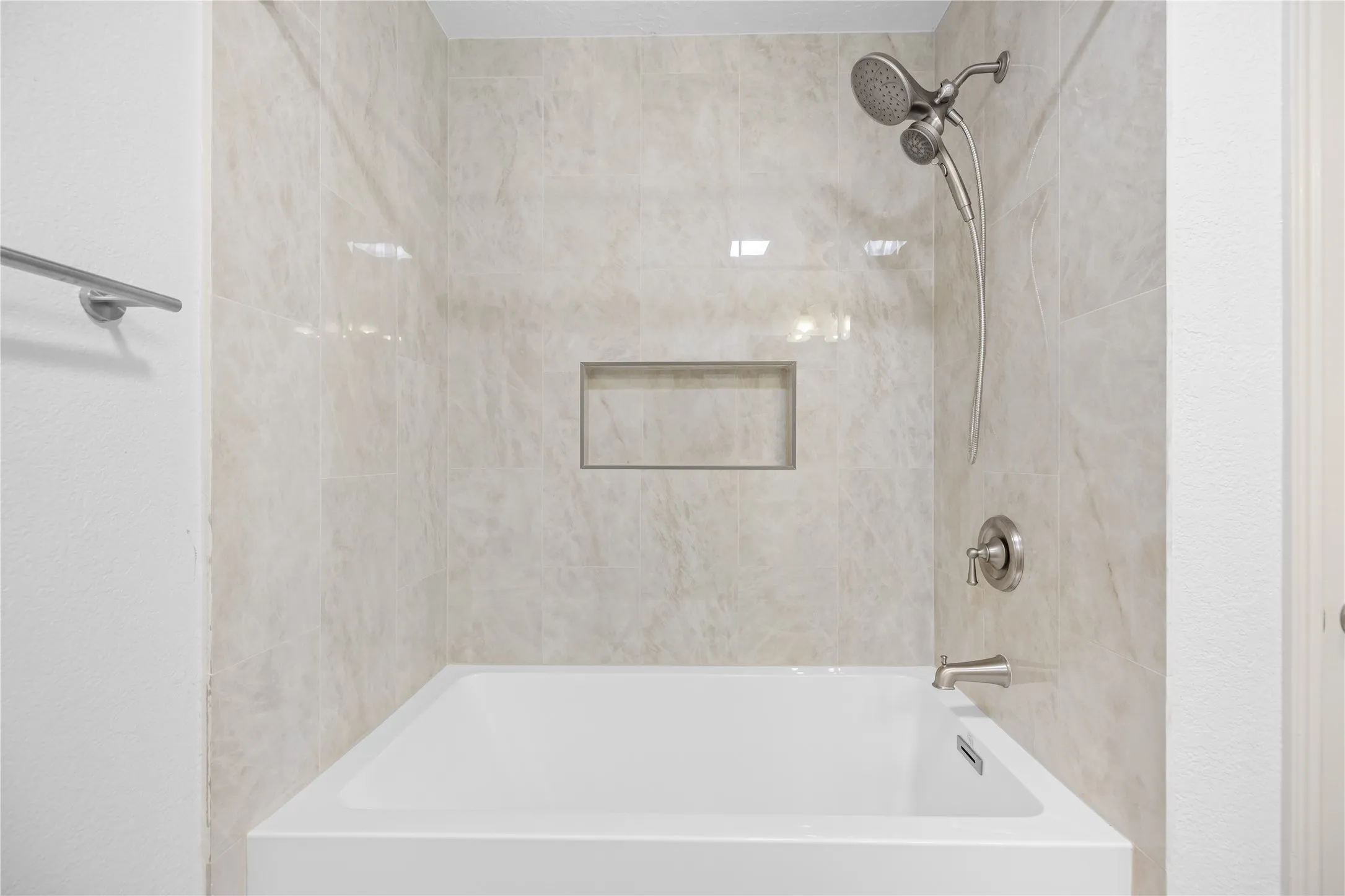 Single Family Residence For Rent in Collin County , 1317 Seabrook Drive, Plano, Texas 75023, 3 Bedroom, 2 Bathroom, 2 Garage spaces, 1,755 Sqft, built in 1982, mls#21411702, Real Estate Agent in Plano, Homes For Rent in Collin county, Homes For Rent in Plano, Realtor in Plano Texas, Real Estate Brokerage Independent Realty Texas, Luminita Cordes Realtor
