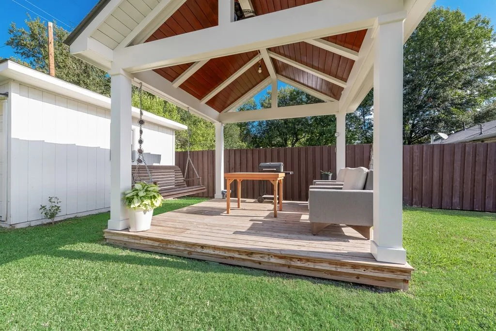 Single Family Residence For Sale in Dallas County , 2815 Anzio Drive, Dallas, Texas 75224, 3 Bedroom, 2 Bathroom, 1 Garage spaces, 1,404 Sqft, built in 1951, mls#21411749, Real Estate Agent in Dallas, Homes For Sale in Dallas county, Homes For Sale in Dallas, Realtor in Dallas Texas, Real Estate Brokerage Independent Realty Texas, Luminita Cordes Realtor