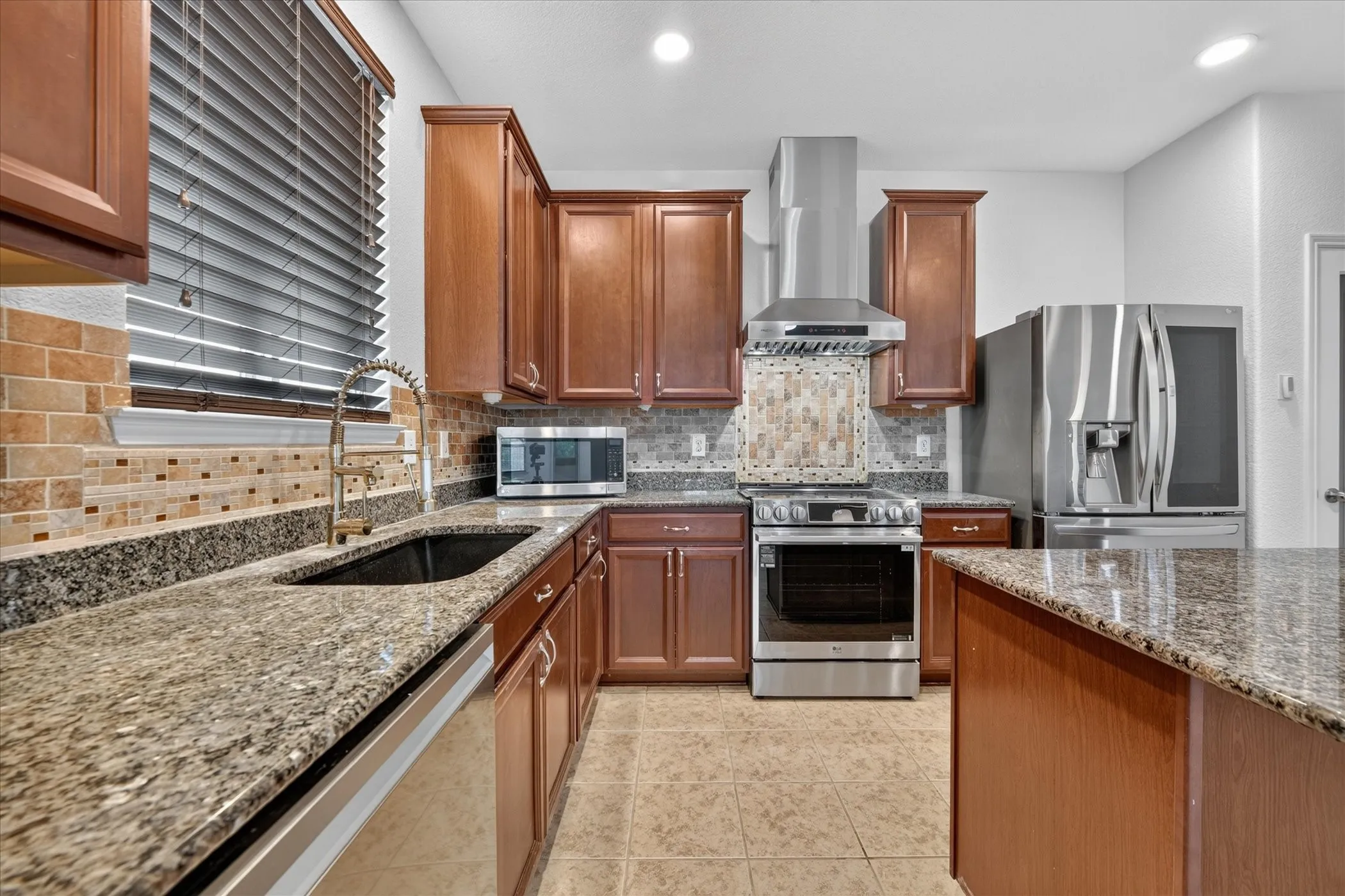 Single Family Residence For Rent in Tarrant County , 2233 Buelingo Lane, Fort Worth, Texas 76131, 3 Bedroom, 2 Bathroom, 2 Garage spaces, 2,106 Sqft, built in 2017, mls#21411751, Real Estate Agent in Fort Worth, Homes For Rent in Tarrant county, Homes For Rent in Fort Worth, Realtor in Fort Worth Texas, Real Estate Brokerage Independent Realty Texas, Luminita Cordes Realtor