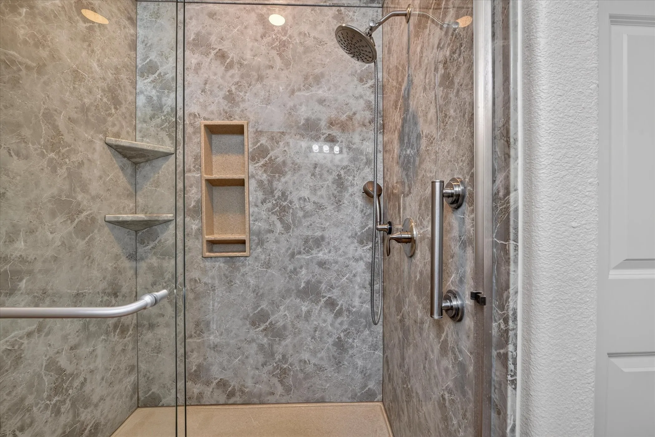 Single Family Residence For Rent in Tarrant County , 2233 Buelingo Lane, Fort Worth, Texas 76131, 3 Bedroom, 2 Bathroom, 2 Garage spaces, 2,106 Sqft, built in 2017, mls#21411751, Real Estate Agent in Fort Worth, Homes For Rent in Tarrant county, Homes For Rent in Fort Worth, Realtor in Fort Worth Texas, Real Estate Brokerage Independent Realty Texas, Luminita Cordes Realtor