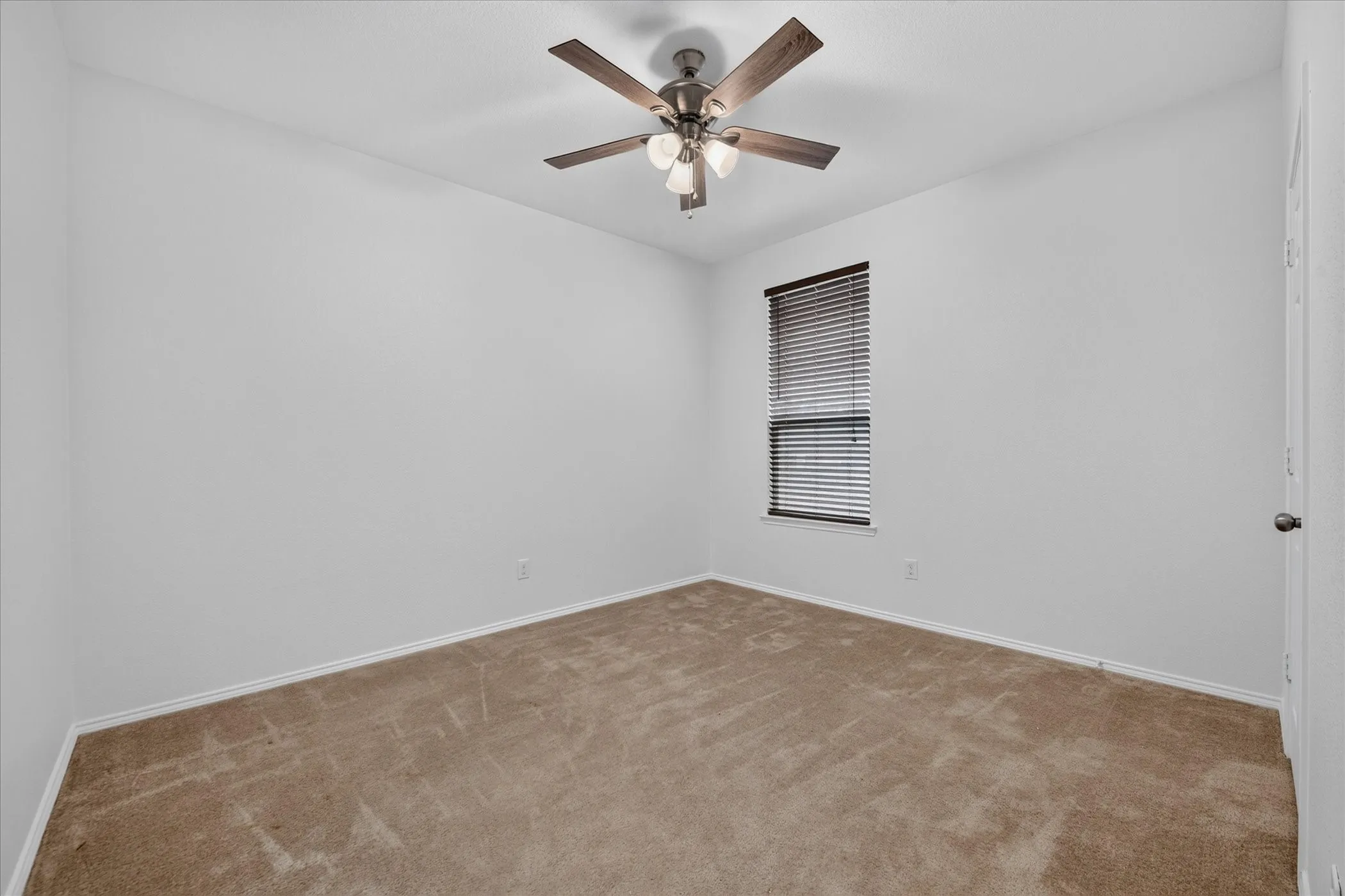 Single Family Residence For Rent in Tarrant County , 2233 Buelingo Lane, Fort Worth, Texas 76131, 3 Bedroom, 2 Bathroom, 2 Garage spaces, 2,106 Sqft, built in 2017, mls#21411751, Real Estate Agent in Fort Worth, Homes For Rent in Tarrant county, Homes For Rent in Fort Worth, Realtor in Fort Worth Texas, Real Estate Brokerage Independent Realty Texas, Luminita Cordes Realtor