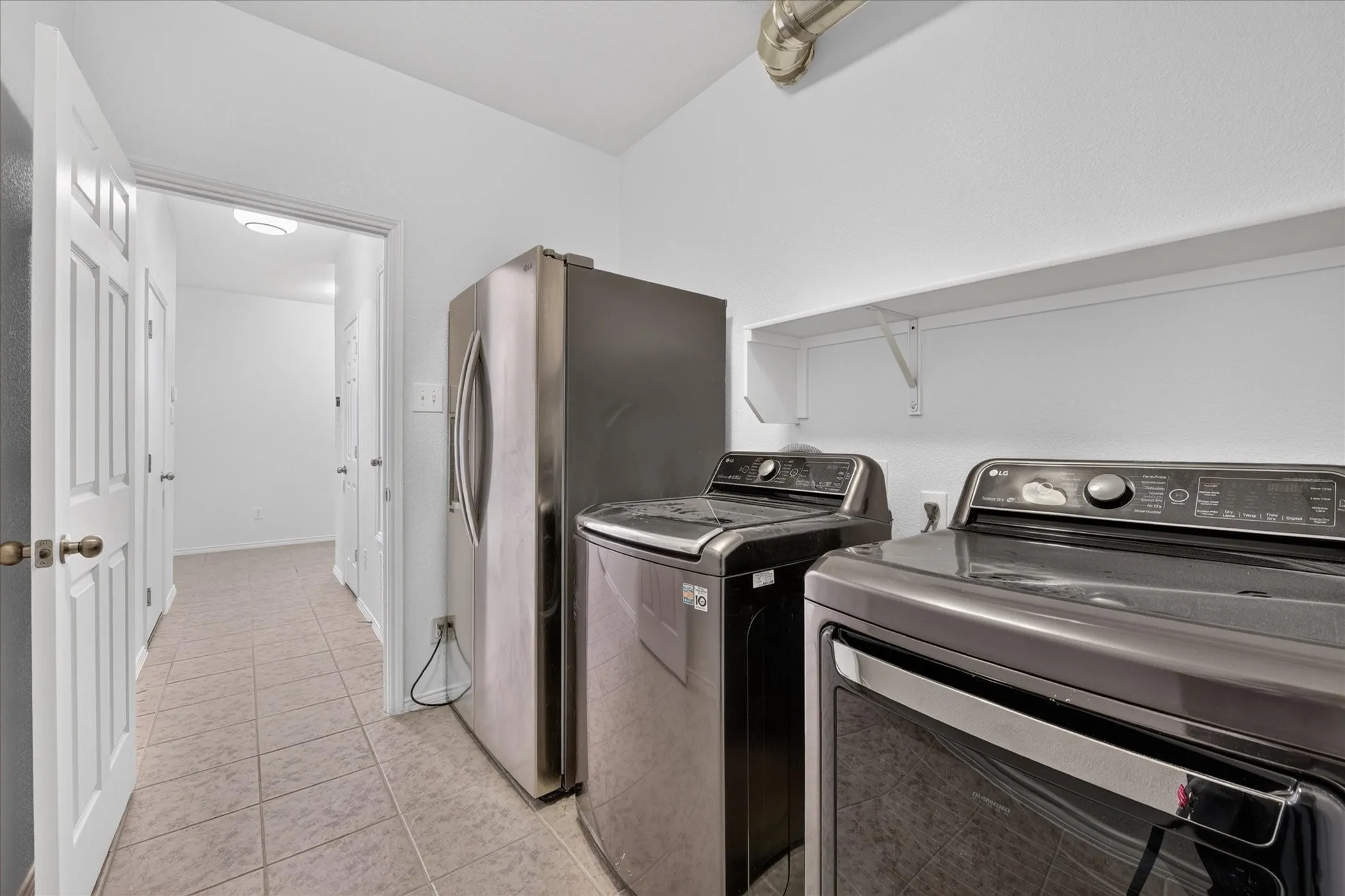 Single Family Residence For Rent in Tarrant County , 2233 Buelingo Lane, Fort Worth, Texas 76131, 3 Bedroom, 2 Bathroom, 2 Garage spaces, 2,106 Sqft, built in 2017, mls#21411751, Real Estate Agent in Fort Worth, Homes For Rent in Tarrant county, Homes For Rent in Fort Worth, Realtor in Fort Worth Texas, Real Estate Brokerage Independent Realty Texas, Luminita Cordes Realtor