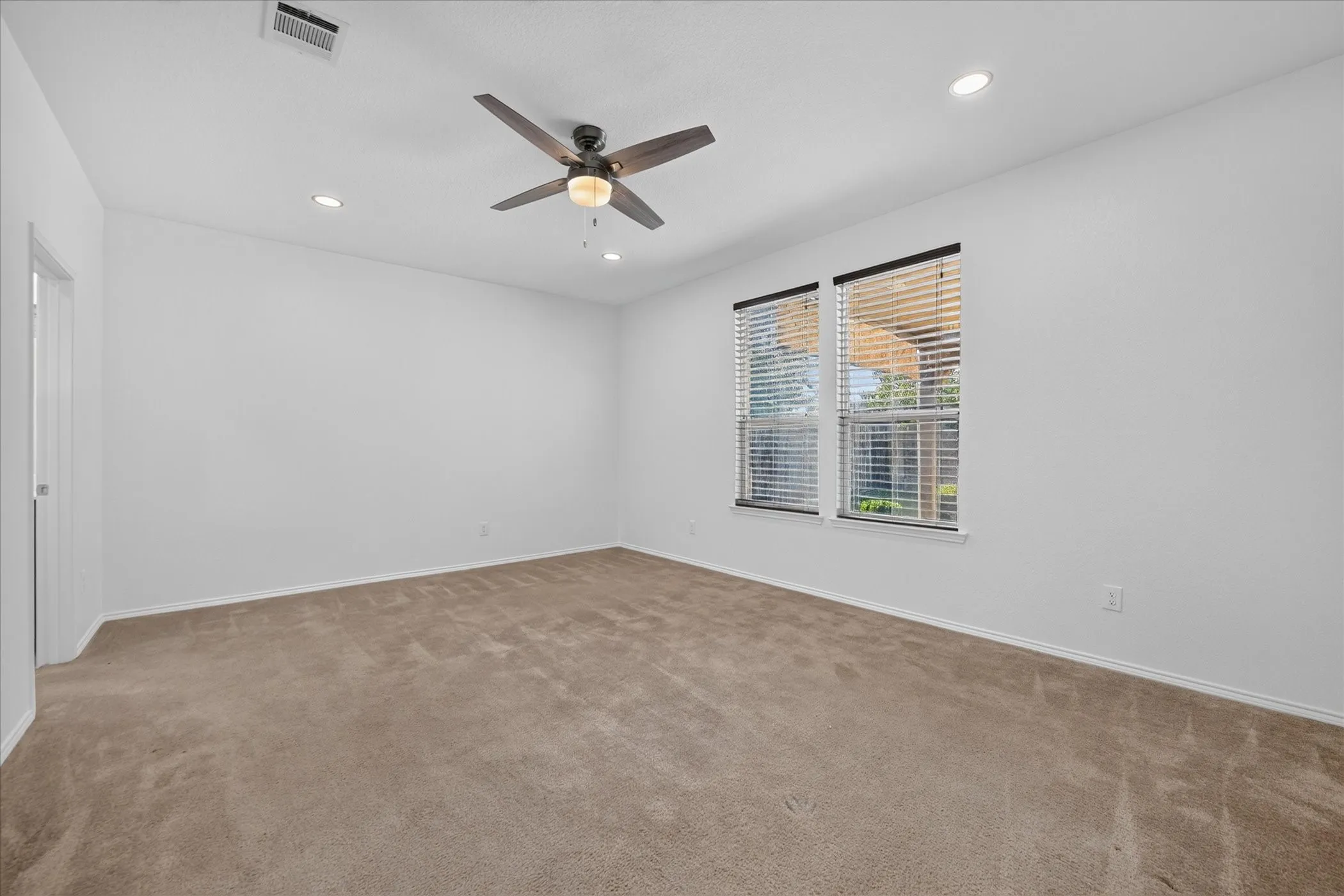 Single Family Residence For Rent in Tarrant County , 2233 Buelingo Lane, Fort Worth, Texas 76131, 3 Bedroom, 2 Bathroom, 2 Garage spaces, 2,106 Sqft, built in 2017, mls#21411751, Real Estate Agent in Fort Worth, Homes For Rent in Tarrant county, Homes For Rent in Fort Worth, Realtor in Fort Worth Texas, Real Estate Brokerage Independent Realty Texas, Luminita Cordes Realtor