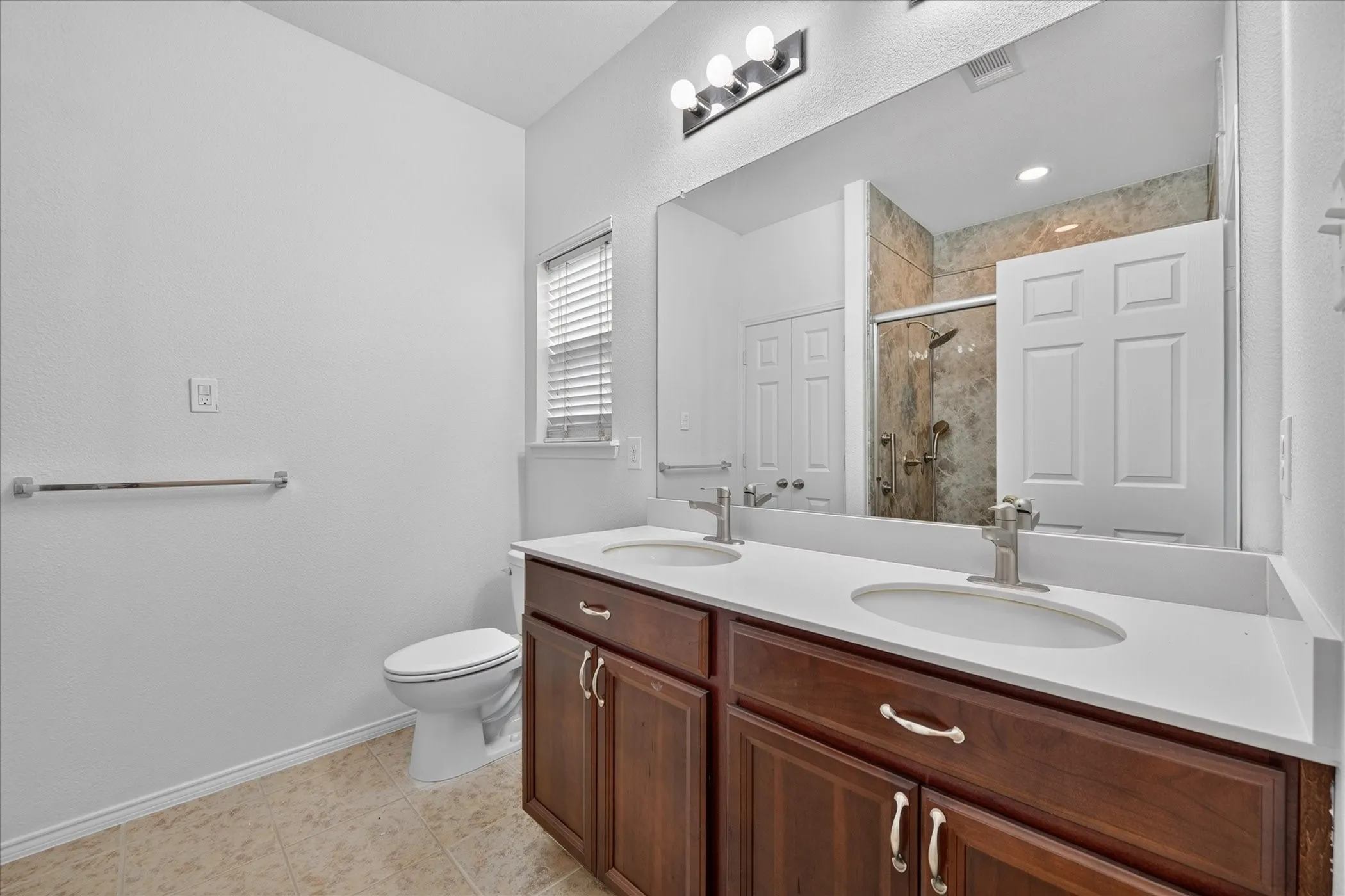 Single Family Residence For Rent in Tarrant County , 2233 Buelingo Lane, Fort Worth, Texas 76131, 3 Bedroom, 2 Bathroom, 2 Garage spaces, 2,106 Sqft, built in 2017, mls#21411751, Real Estate Agent in Fort Worth, Homes For Rent in Tarrant county, Homes For Rent in Fort Worth, Realtor in Fort Worth Texas, Real Estate Brokerage Independent Realty Texas, Luminita Cordes Realtor