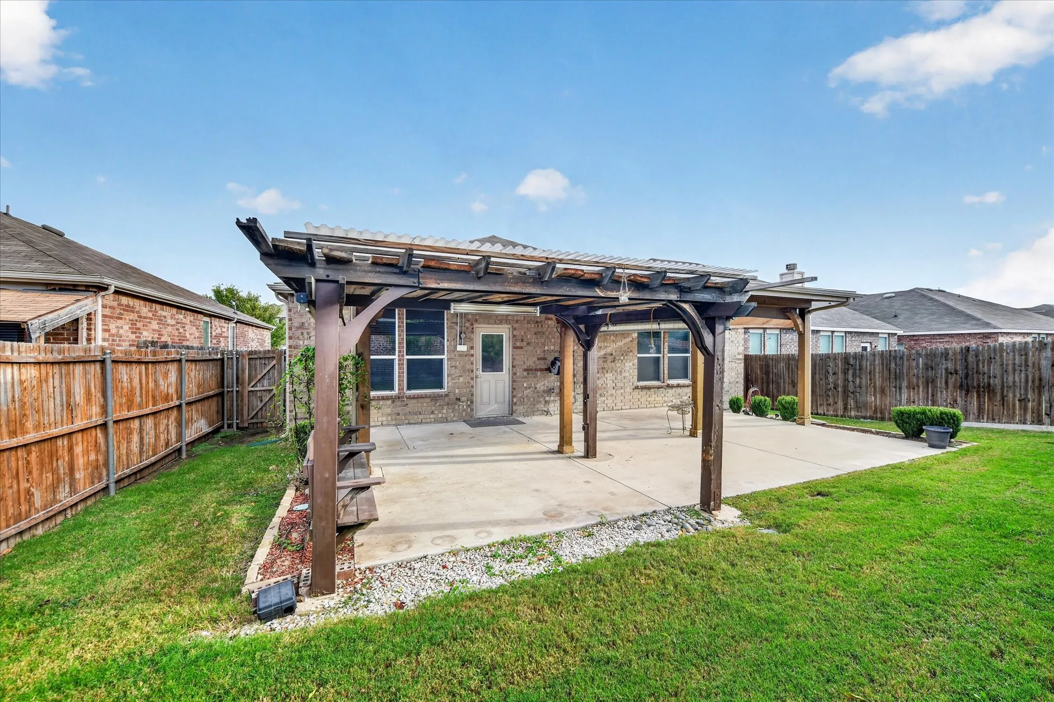 Single Family Residence For Rent in Tarrant County , 2233 Buelingo Lane, Fort Worth, Texas 76131, 3 Bedroom, 2 Bathroom, 2 Garage spaces, 2,106 Sqft, built in 2017, mls#21411751, Real Estate Agent in Fort Worth, Homes For Rent in Tarrant county, Homes For Rent in Fort Worth, Realtor in Fort Worth Texas, Real Estate Brokerage Independent Realty Texas, Luminita Cordes Realtor