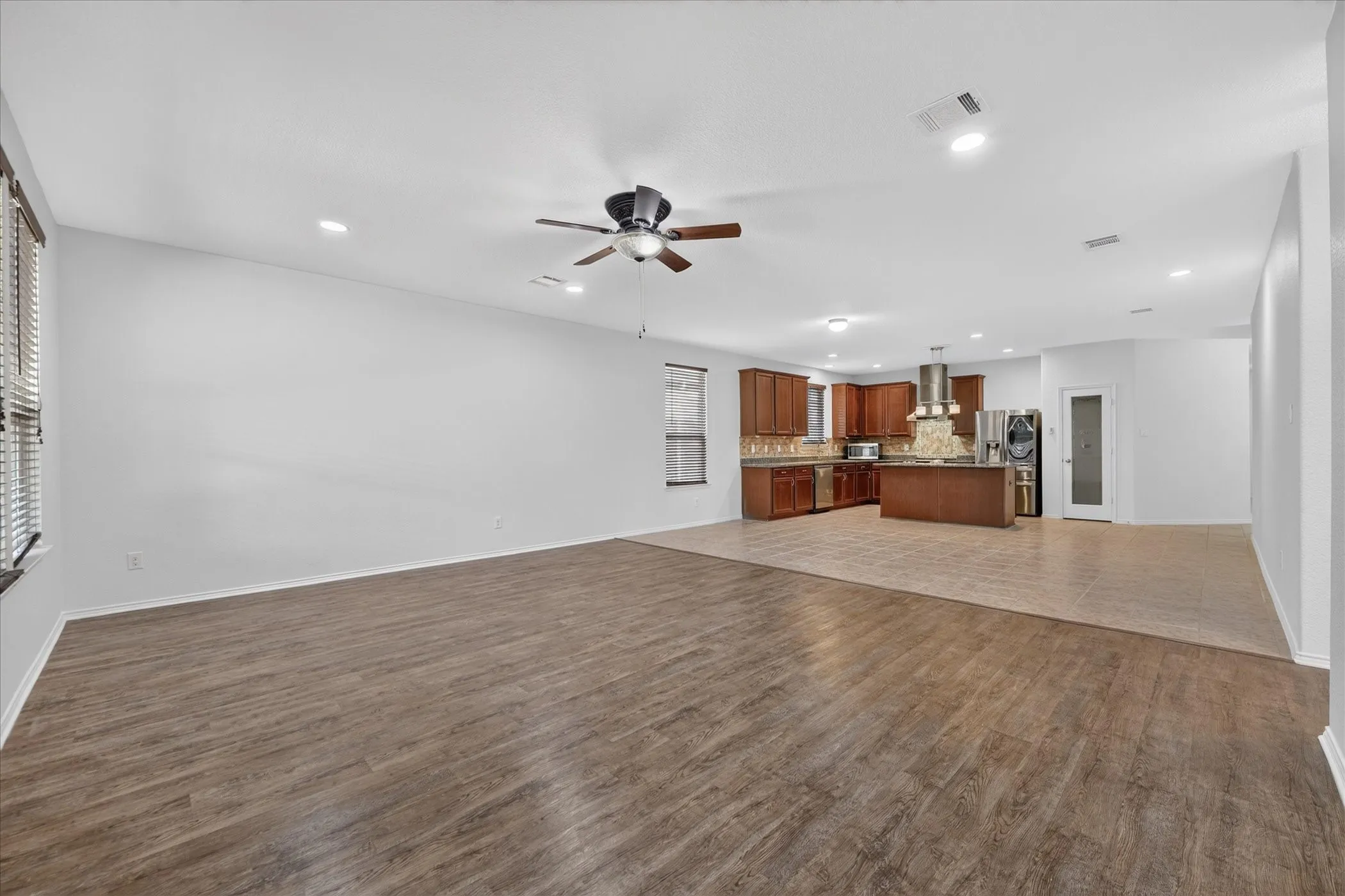 Single Family Residence For Rent in Tarrant County , 2233 Buelingo Lane, Fort Worth, Texas 76131, 3 Bedroom, 2 Bathroom, 2 Garage spaces, 2,106 Sqft, built in 2017, mls#21411751, Real Estate Agent in Fort Worth, Homes For Rent in Tarrant county, Homes For Rent in Fort Worth, Realtor in Fort Worth Texas, Real Estate Brokerage Independent Realty Texas, Luminita Cordes Realtor