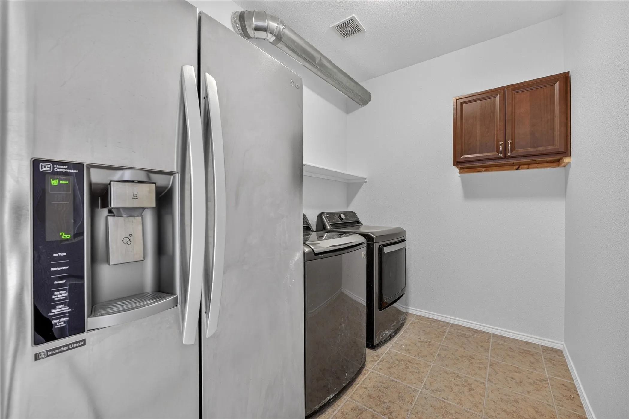 Single Family Residence For Rent in Tarrant County , 2233 Buelingo Lane, Fort Worth, Texas 76131, 3 Bedroom, 2 Bathroom, 2 Garage spaces, 2,106 Sqft, built in 2017, mls#21411751, Real Estate Agent in Fort Worth, Homes For Rent in Tarrant county, Homes For Rent in Fort Worth, Realtor in Fort Worth Texas, Real Estate Brokerage Independent Realty Texas, Luminita Cordes Realtor