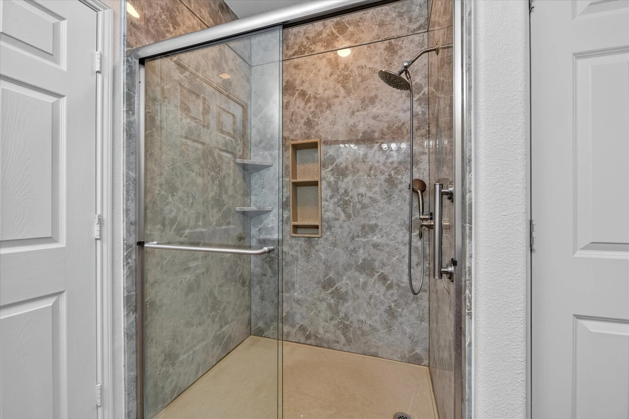 Single Family Residence For Rent in Tarrant County , 2233 Buelingo Lane, Fort Worth, Texas 76131, 3 Bedroom, 2 Bathroom, 2 Garage spaces, 2,106 Sqft, built in 2017, mls#21411751, Real Estate Agent in Fort Worth, Homes For Rent in Tarrant county, Homes For Rent in Fort Worth, Realtor in Fort Worth Texas, Real Estate Brokerage Independent Realty Texas, Luminita Cordes Realtor