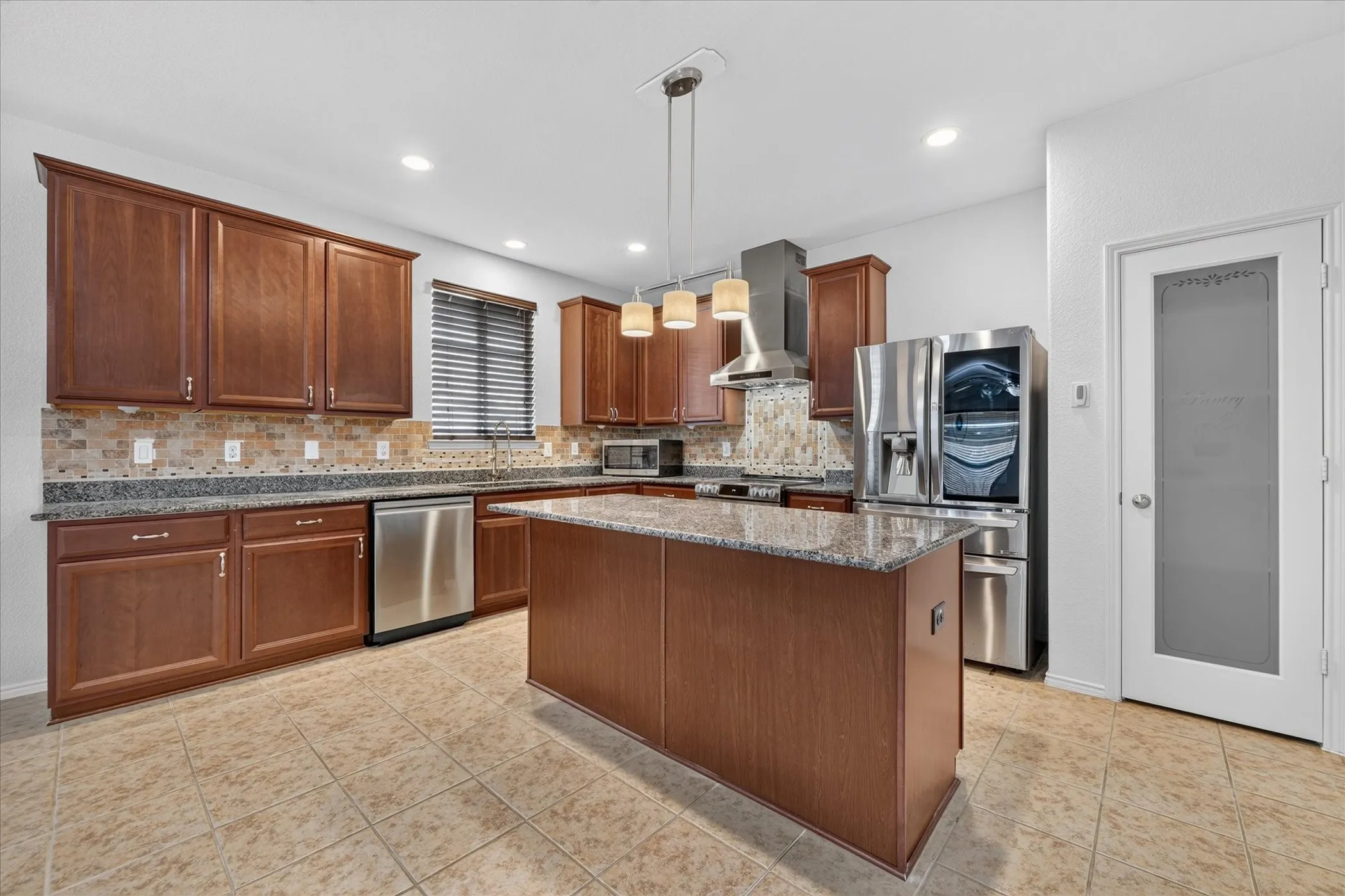 Single Family Residence For Rent in Tarrant County , 2233 Buelingo Lane, Fort Worth, Texas 76131, 3 Bedroom, 2 Bathroom, 2 Garage spaces, 2,106 Sqft, built in 2017, mls#21411751, Real Estate Agent in Fort Worth, Homes For Rent in Tarrant county, Homes For Rent in Fort Worth, Realtor in Fort Worth Texas, Real Estate Brokerage Independent Realty Texas, Luminita Cordes Realtor