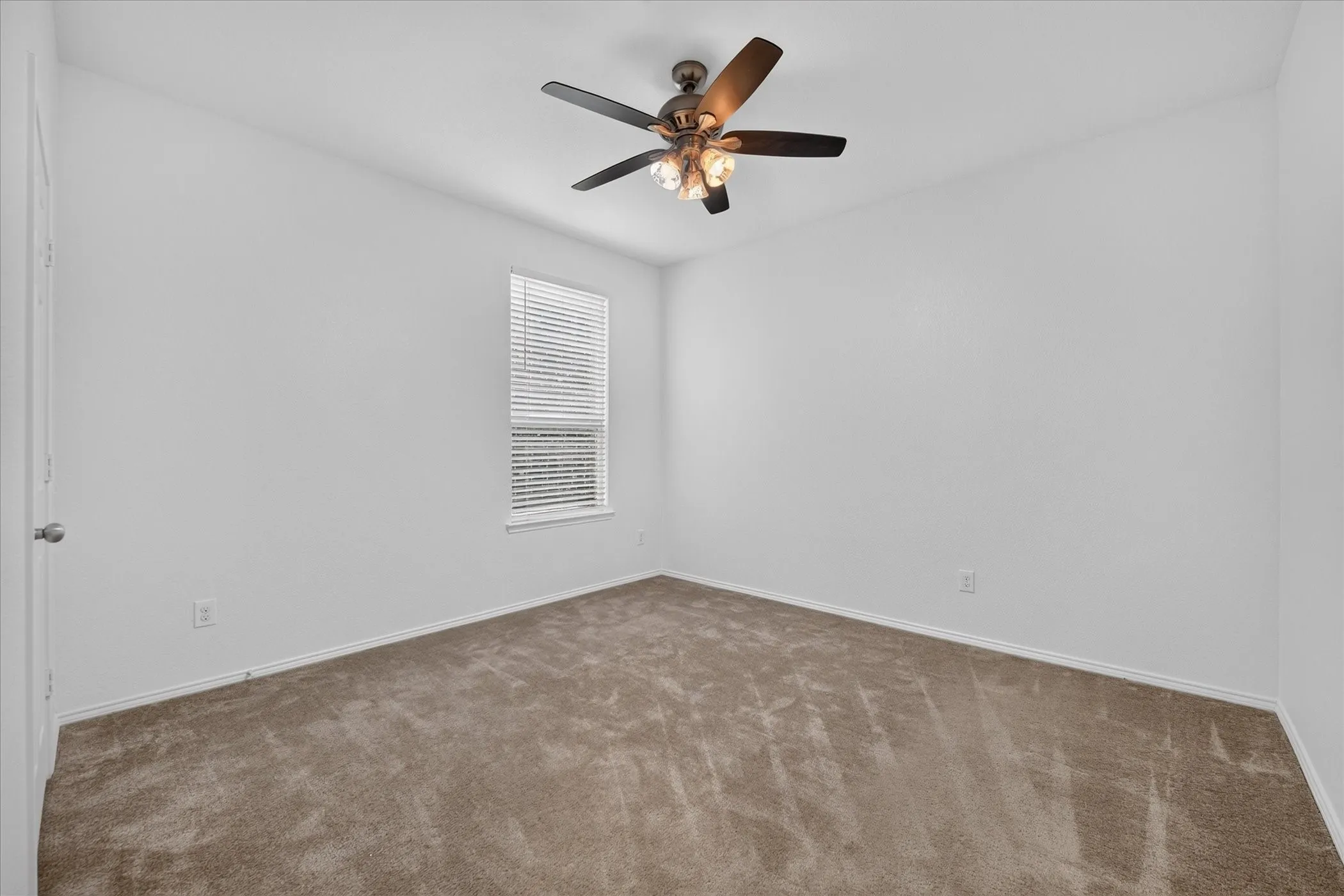 Single Family Residence For Rent in Tarrant County , 2233 Buelingo Lane, Fort Worth, Texas 76131, 3 Bedroom, 2 Bathroom, 2 Garage spaces, 2,106 Sqft, built in 2017, mls#21411751, Real Estate Agent in Fort Worth, Homes For Rent in Tarrant county, Homes For Rent in Fort Worth, Realtor in Fort Worth Texas, Real Estate Brokerage Independent Realty Texas, Luminita Cordes Realtor