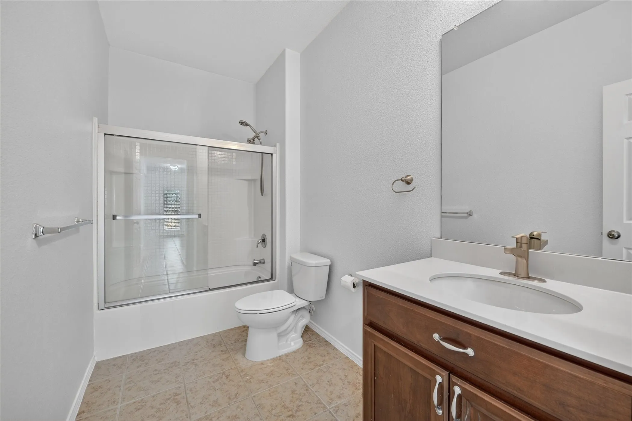 Single Family Residence For Rent in Tarrant County , 2233 Buelingo Lane, Fort Worth, Texas 76131, 3 Bedroom, 2 Bathroom, 2 Garage spaces, 2,106 Sqft, built in 2017, mls#21411751, Real Estate Agent in Fort Worth, Homes For Rent in Tarrant county, Homes For Rent in Fort Worth, Realtor in Fort Worth Texas, Real Estate Brokerage Independent Realty Texas, Luminita Cordes Realtor