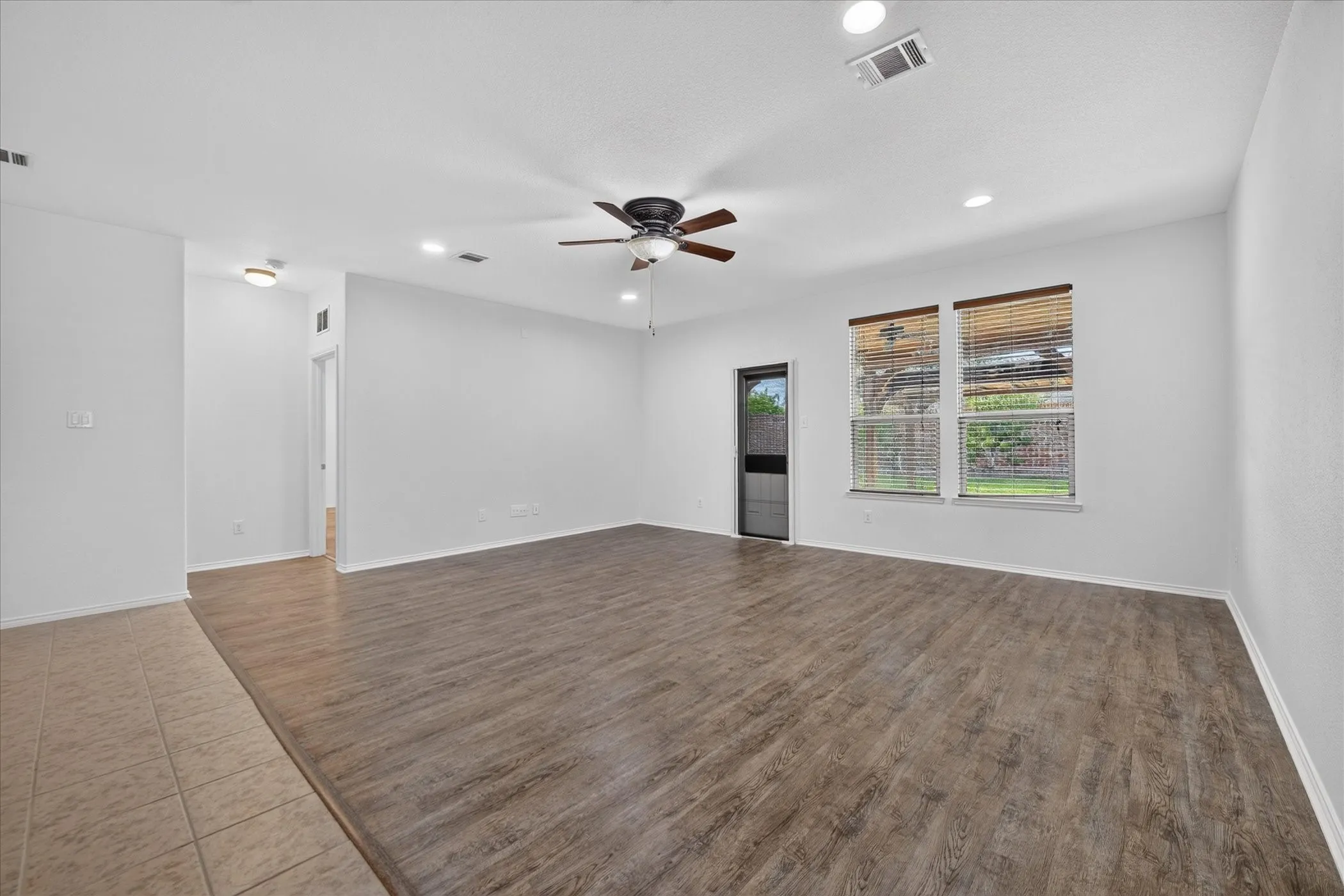 Single Family Residence For Rent in Tarrant County , 2233 Buelingo Lane, Fort Worth, Texas 76131, 3 Bedroom, 2 Bathroom, 2 Garage spaces, 2,106 Sqft, built in 2017, mls#21411751, Real Estate Agent in Fort Worth, Homes For Rent in Tarrant county, Homes For Rent in Fort Worth, Realtor in Fort Worth Texas, Real Estate Brokerage Independent Realty Texas, Luminita Cordes Realtor