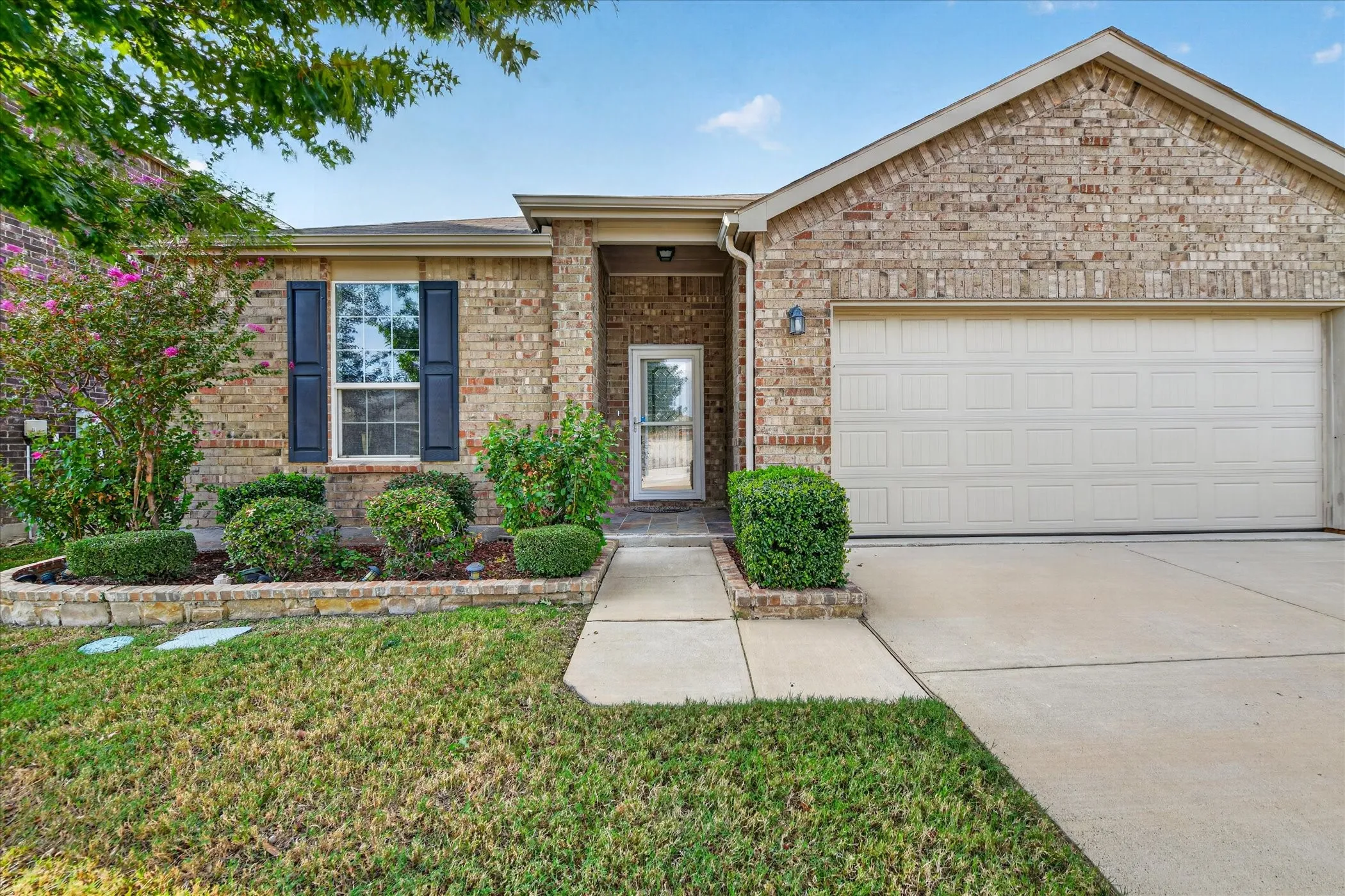 Single Family Residence For Rent in Tarrant County , 2233 Buelingo Lane, Fort Worth, Texas 76131, 3 Bedroom, 2 Bathroom, 2 Garage spaces, 2,106 Sqft, built in 2017, mls#21411751, Real Estate Agent in Fort Worth, Homes For Rent in Tarrant county, Homes For Rent in Fort Worth, Realtor in Fort Worth Texas, Real Estate Brokerage Independent Realty Texas, Luminita Cordes Realtor