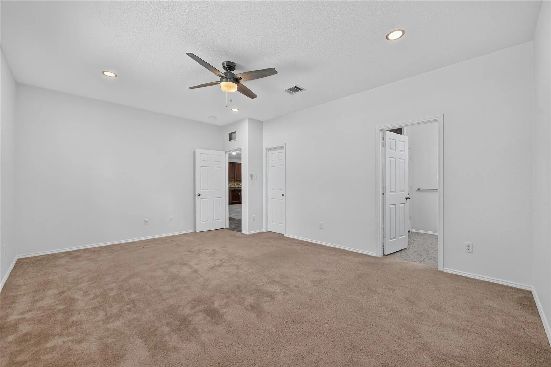 Single Family Residence For Rent in Tarrant County , 2233 Buelingo Lane, Fort Worth, Texas 76131, 3 Bedroom, 2 Bathroom, 2 Garage spaces, 2,106 Sqft, built in 2017, mls#21411751, Real Estate Agent in Fort Worth, Homes For Rent in Tarrant county, Homes For Rent in Fort Worth, Realtor in Fort Worth Texas, Real Estate Brokerage Independent Realty Texas, Luminita Cordes Realtor