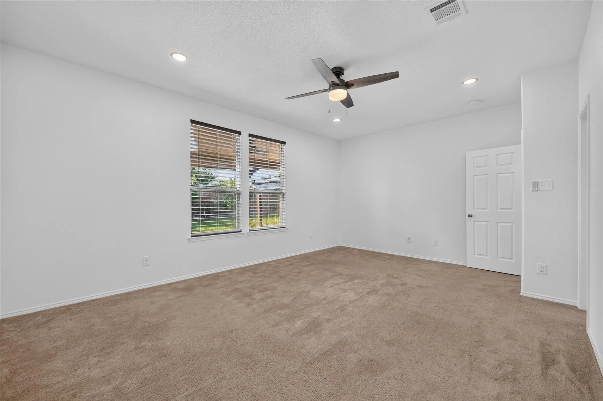 Single Family Residence For Rent in Tarrant County , 2233 Buelingo Lane, Fort Worth, Texas 76131, 3 Bedroom, 2 Bathroom, 2 Garage spaces, 2,106 Sqft, built in 2017, mls#21411751, Real Estate Agent in Fort Worth, Homes For Rent in Tarrant county, Homes For Rent in Fort Worth, Realtor in Fort Worth Texas, Real Estate Brokerage Independent Realty Texas, Luminita Cordes Realtor