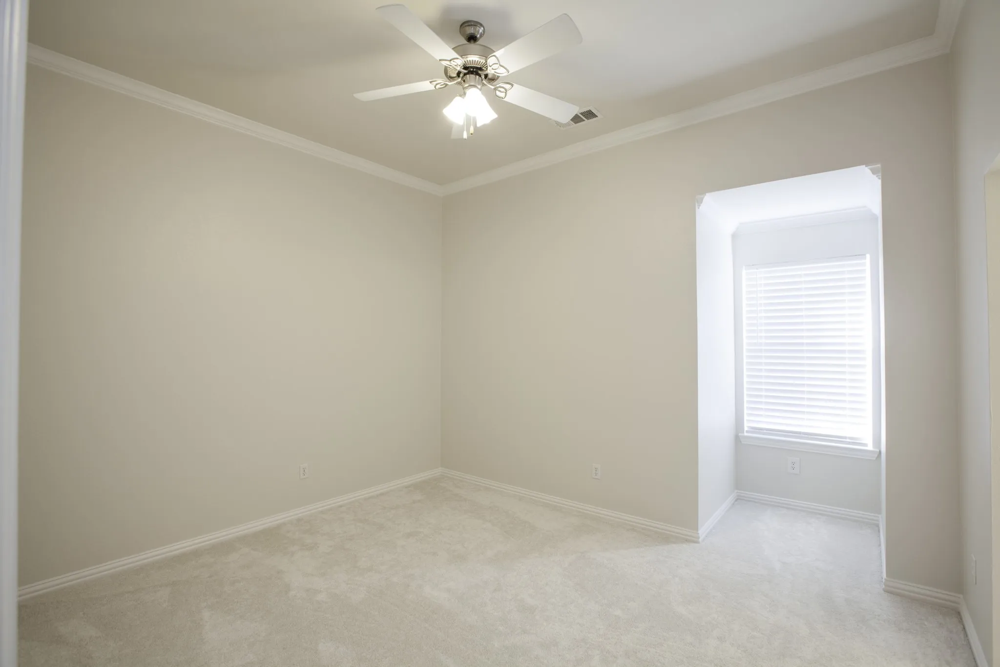 Single Family Residence For Rent in Collin County , 6976 Valley Brook Drive, Frisco, Texas 75035, 4 Bedroom, 4 Bathroom, 2 Garage spaces, 3,662 Sqft, built in 2001, mls#21411755, Real Estate Agent in Frisco, Homes For Rent in Collin county, Homes For Rent in Frisco, Realtor in Frisco Texas, Real Estate Brokerage Independent Realty Texas, Luminita Cordes Realtor