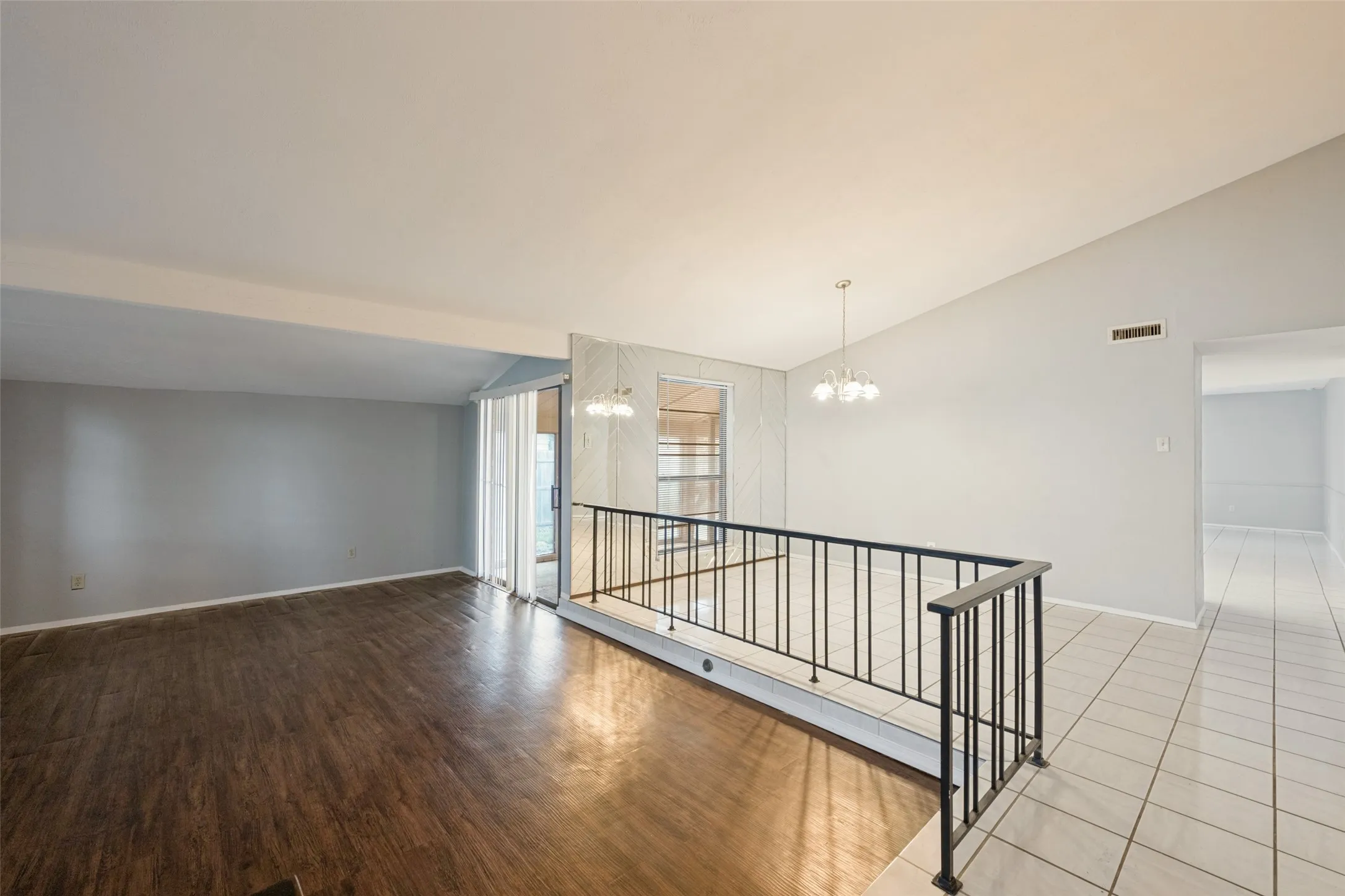 Single Family Residence For Sale in Tarrant County , 1617 Whittenburg Drive, Fort Worth, Texas 76134, 3 Bedroom, 2 Bathroom, 2 Garage spaces, 1,955 Sqft, built in 1978, mls#21398181, Real Estate Agent in Fort Worth, Homes For Sale in Tarrant county, Homes For Sale in Fort Worth, Realtor in Fort Worth Texas, Real Estate Brokerage Independent Realty Texas, Luminita Cordes Realtor