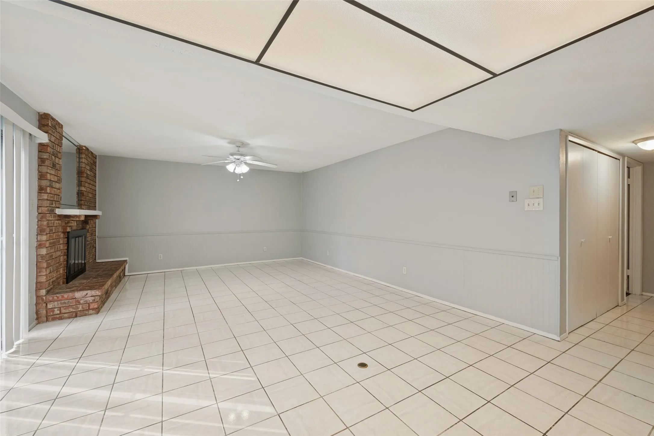 Single Family Residence For Sale in Tarrant County , 1617 Whittenburg Drive, Fort Worth, Texas 76134, 3 Bedroom, 2 Bathroom, 2 Garage spaces, 1,955 Sqft, built in 1978, mls#21398181, Real Estate Agent in Fort Worth, Homes For Sale in Tarrant county, Homes For Sale in Fort Worth, Realtor in Fort Worth Texas, Real Estate Brokerage Independent Realty Texas, Luminita Cordes Realtor