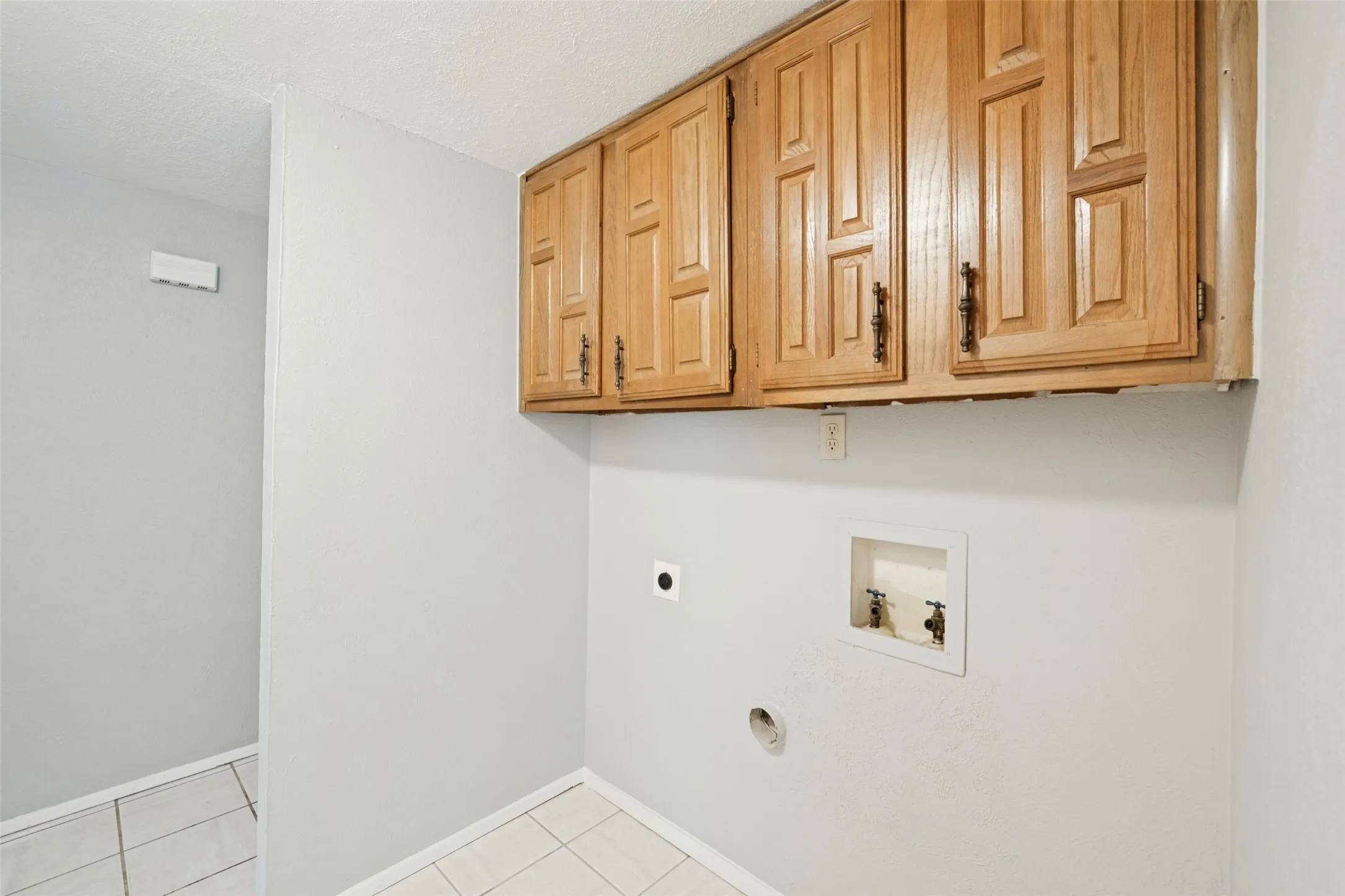 Single Family Residence For Sale in Tarrant County , 1617 Whittenburg Drive, Fort Worth, Texas 76134, 3 Bedroom, 2 Bathroom, 2 Garage spaces, 1,955 Sqft, built in 1978, mls#21398181, Real Estate Agent in Fort Worth, Homes For Sale in Tarrant county, Homes For Sale in Fort Worth, Realtor in Fort Worth Texas, Real Estate Brokerage Independent Realty Texas, Luminita Cordes Realtor
