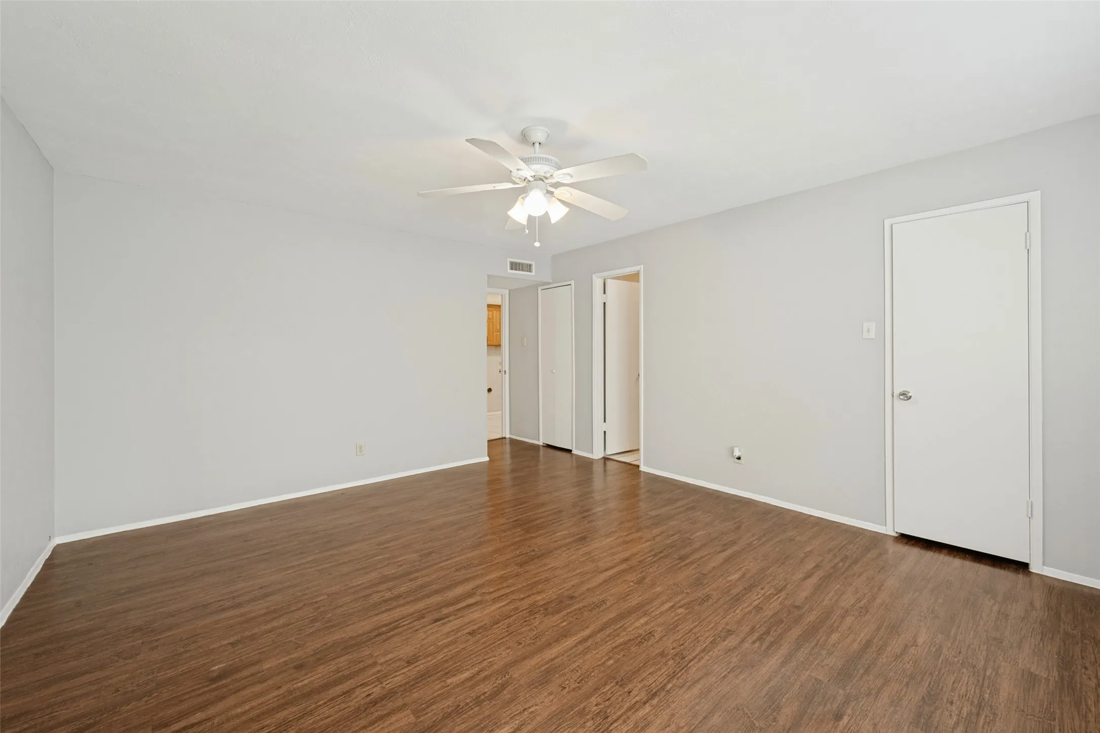 Single Family Residence For Sale in Tarrant County , 1617 Whittenburg Drive, Fort Worth, Texas 76134, 3 Bedroom, 2 Bathroom, 2 Garage spaces, 1,955 Sqft, built in 1978, mls#21398181, Real Estate Agent in Fort Worth, Homes For Sale in Tarrant county, Homes For Sale in Fort Worth, Realtor in Fort Worth Texas, Real Estate Brokerage Independent Realty Texas, Luminita Cordes Realtor