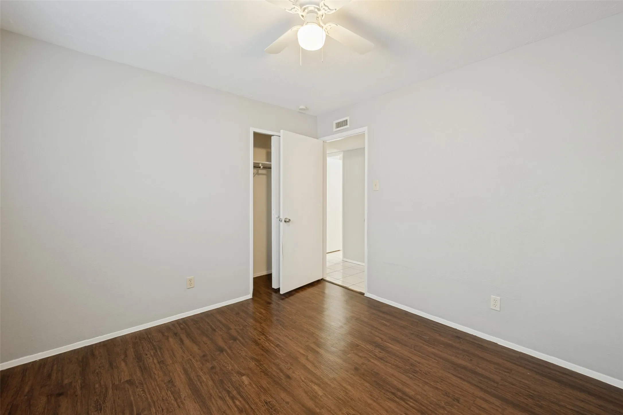 Single Family Residence For Sale in Tarrant County , 1617 Whittenburg Drive, Fort Worth, Texas 76134, 3 Bedroom, 2 Bathroom, 2 Garage spaces, 1,955 Sqft, built in 1978, mls#21398181, Real Estate Agent in Fort Worth, Homes For Sale in Tarrant county, Homes For Sale in Fort Worth, Realtor in Fort Worth Texas, Real Estate Brokerage Independent Realty Texas, Luminita Cordes Realtor