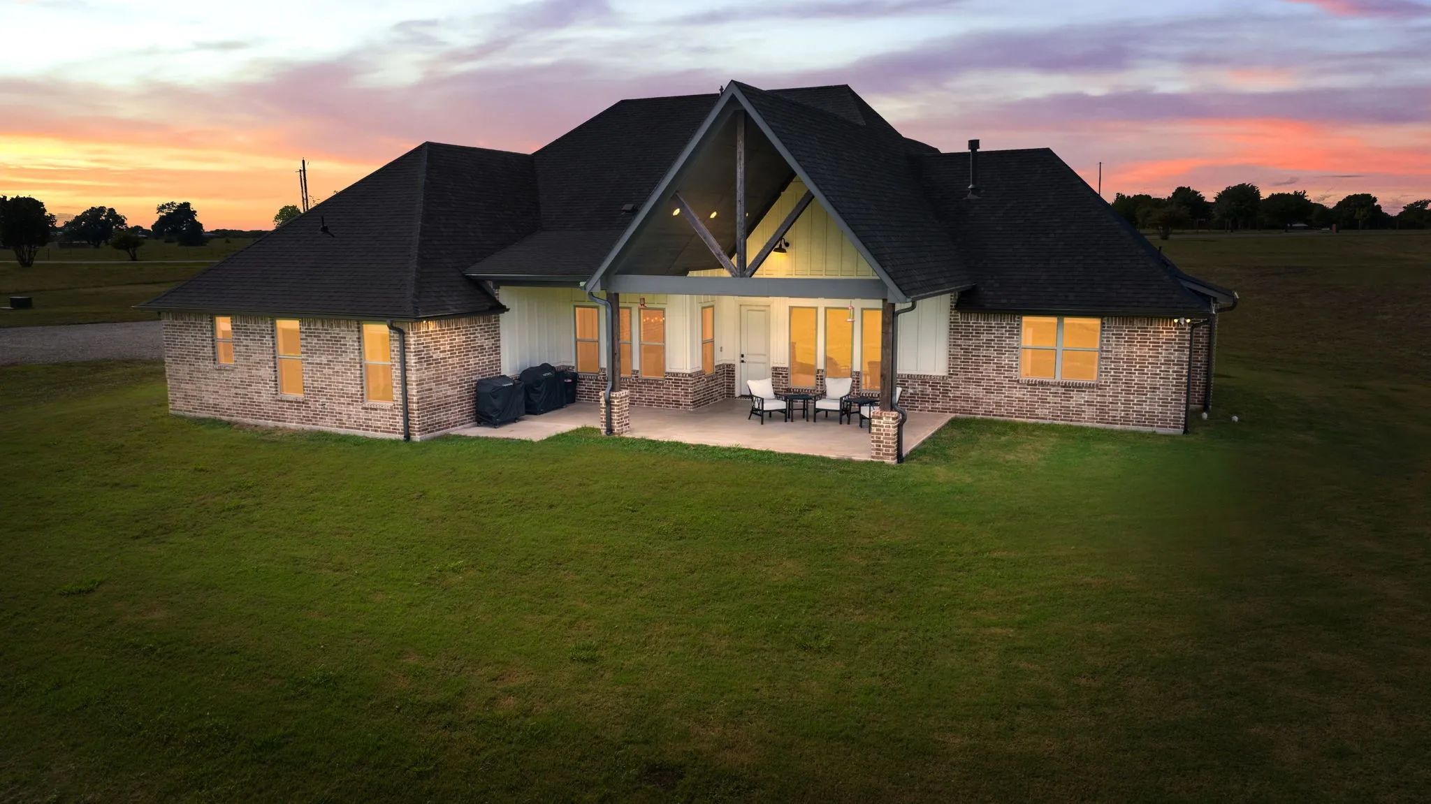 Single Family Residence For Sale in Grayson County , 121 Pecan Valley Court, Sherman, Texas 75090, 4 Bedroom, 4 Bathroom, 2 Garage spaces, 3,100 Sqft, built in 2021, mls#21409633, Real Estate Agent in Sherman, Homes For Sale in Grayson county, Homes For Sale in Sherman, Realtor in Sherman Texas, Real Estate Brokerage Independent Realty Texas, Luminita Cordes Realtor