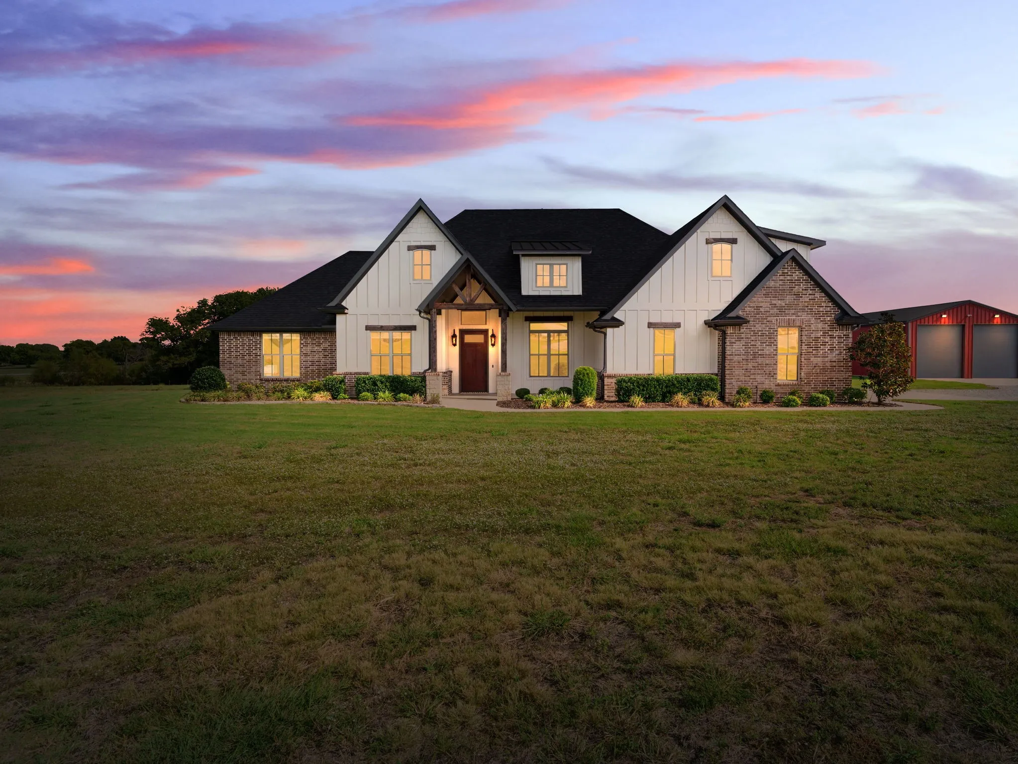 Single Family Residence For Sale in Grayson County , 121 Pecan Valley Court, Sherman, Texas 75090, 4 Bedroom, 4 Bathroom, 2 Garage spaces, 3,100 Sqft, built in 2021, mls#21409633, Real Estate Agent in Sherman, Homes For Sale in Grayson county, Homes For Sale in Sherman, Realtor in Sherman Texas, Real Estate Brokerage Independent Realty Texas, Luminita Cordes Realtor